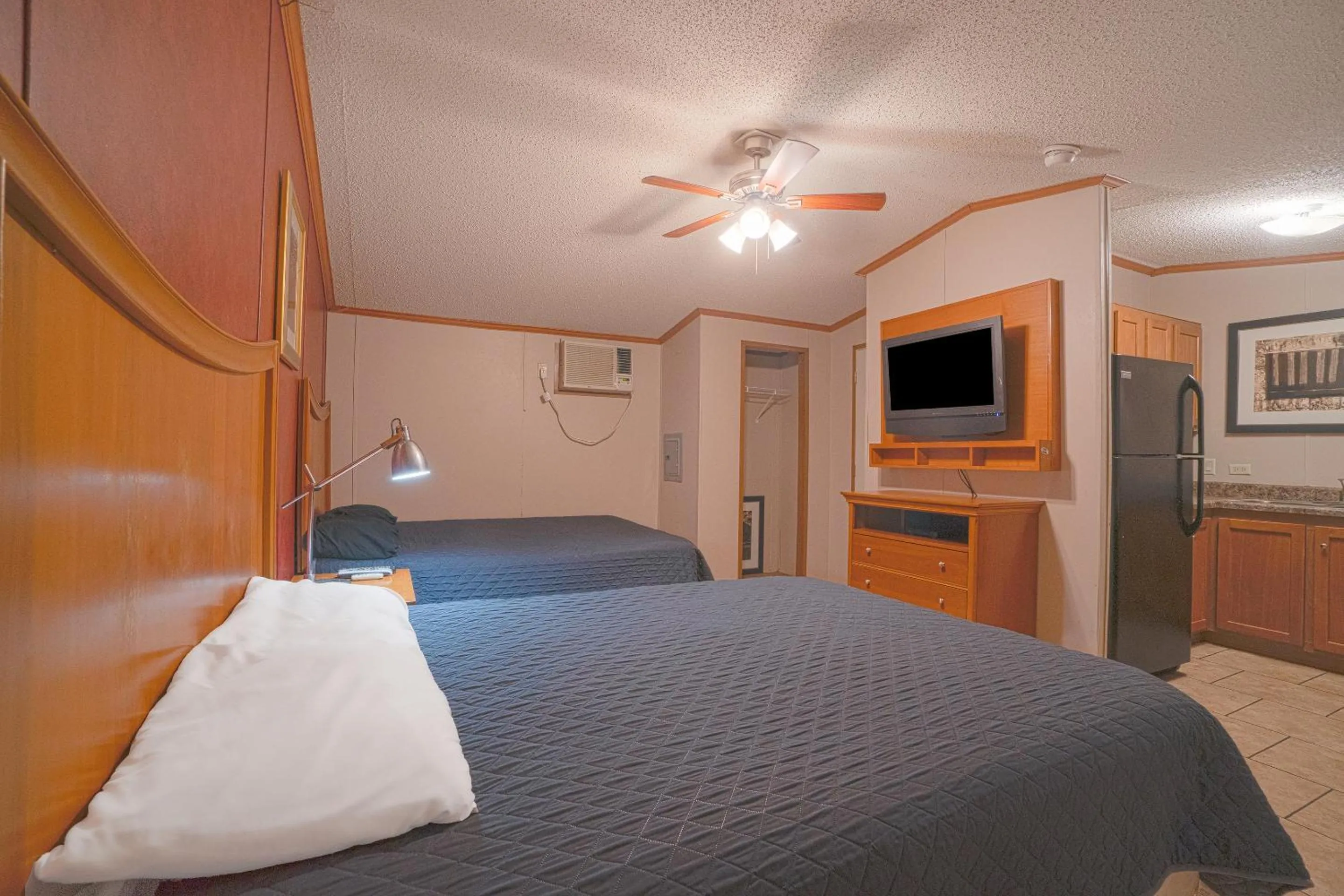 Bedroom, Bed in Grand Eagle Ford Lodge & RV Park