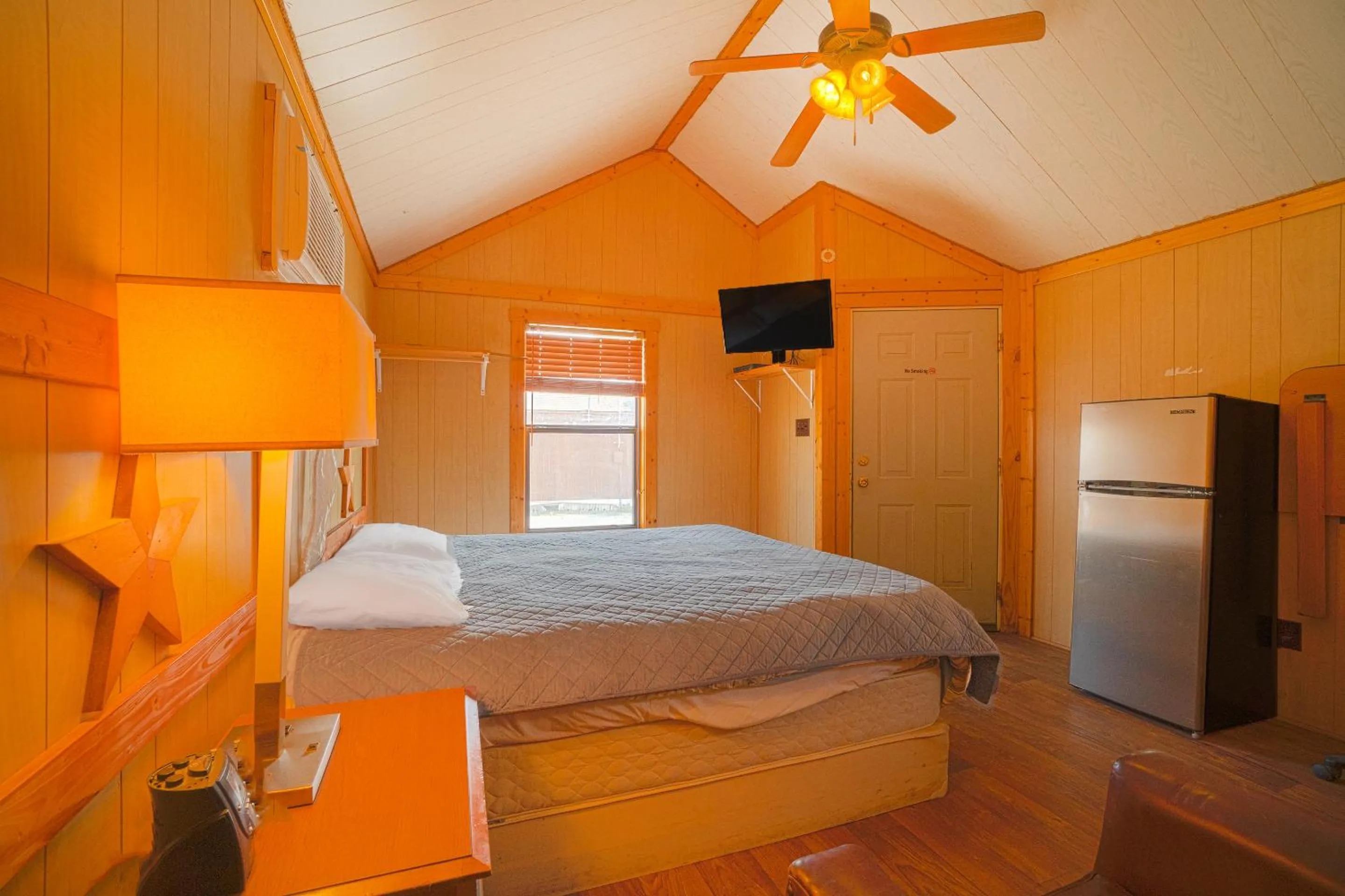 Bedroom, Bed in Grand Eagle Ford Lodge & RV Park