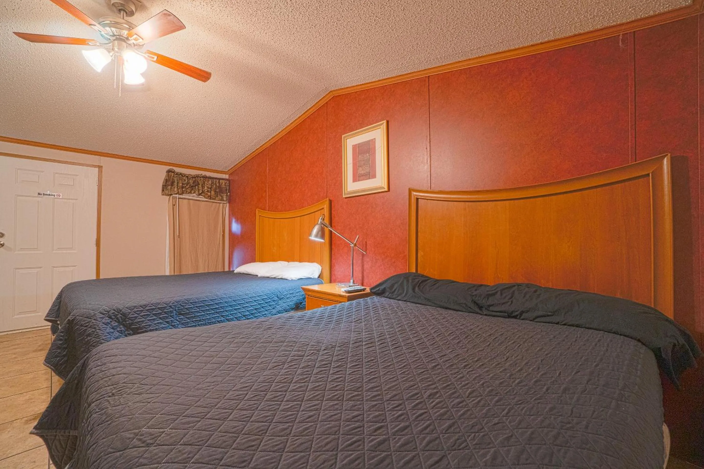 Bedroom, Bed in Grand Eagle Ford Lodge & RV Park