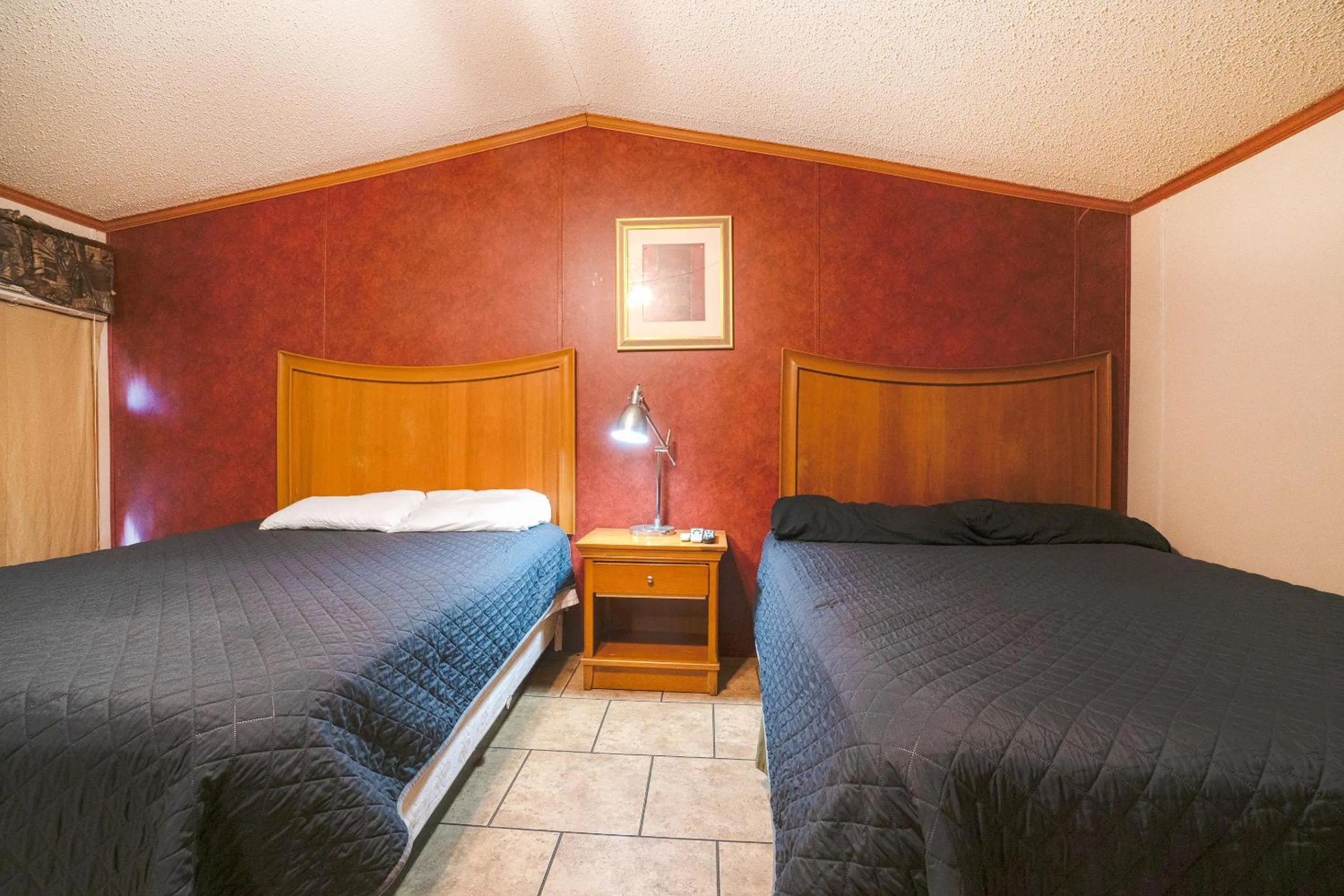 Bedroom, Bed in Grand Eagle Ford Lodge & RV Park