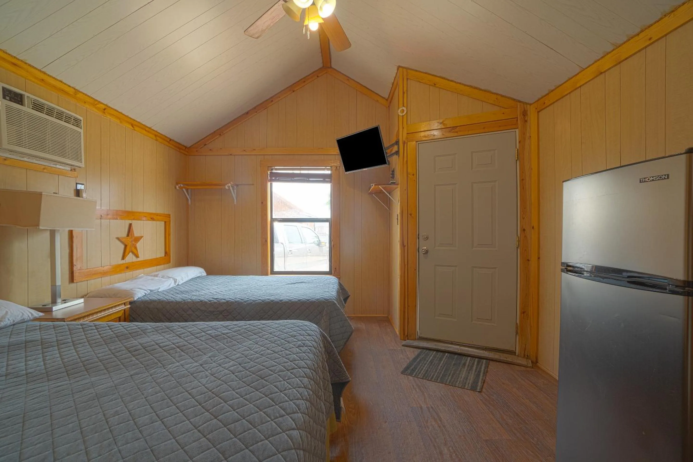 Bedroom, Bed in Grand Eagle Ford Lodge & RV Park