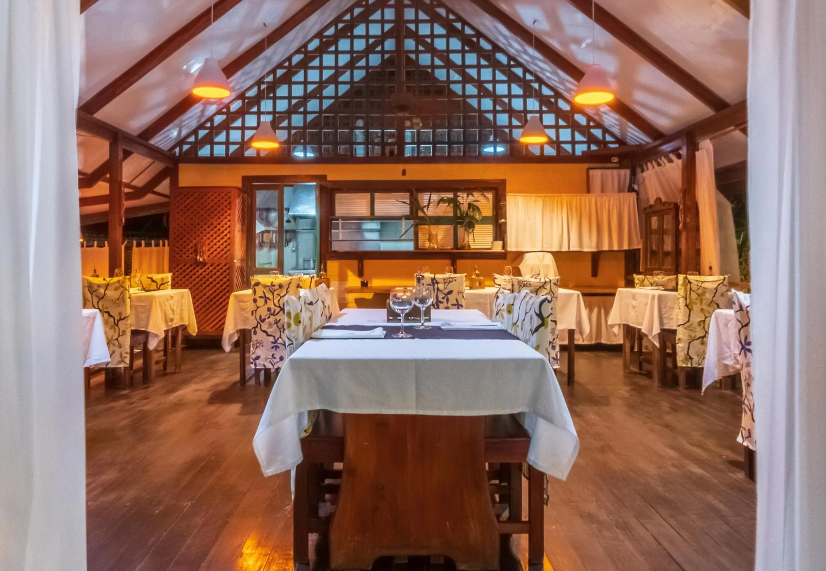 Restaurant/places to eat in Namuwoki Lodge