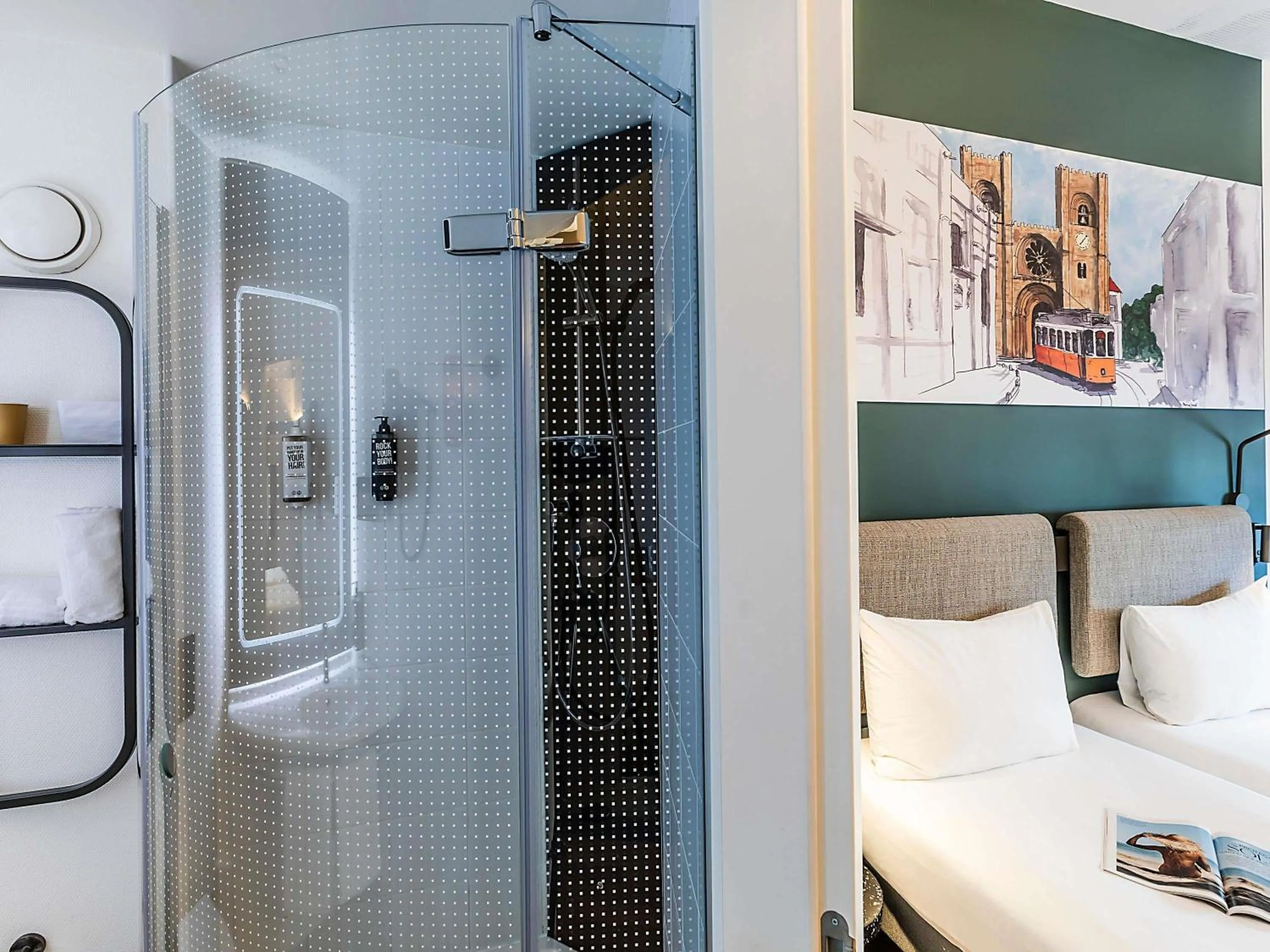 Bedroom in Hotel Ibis Lisboa Parque das Nações