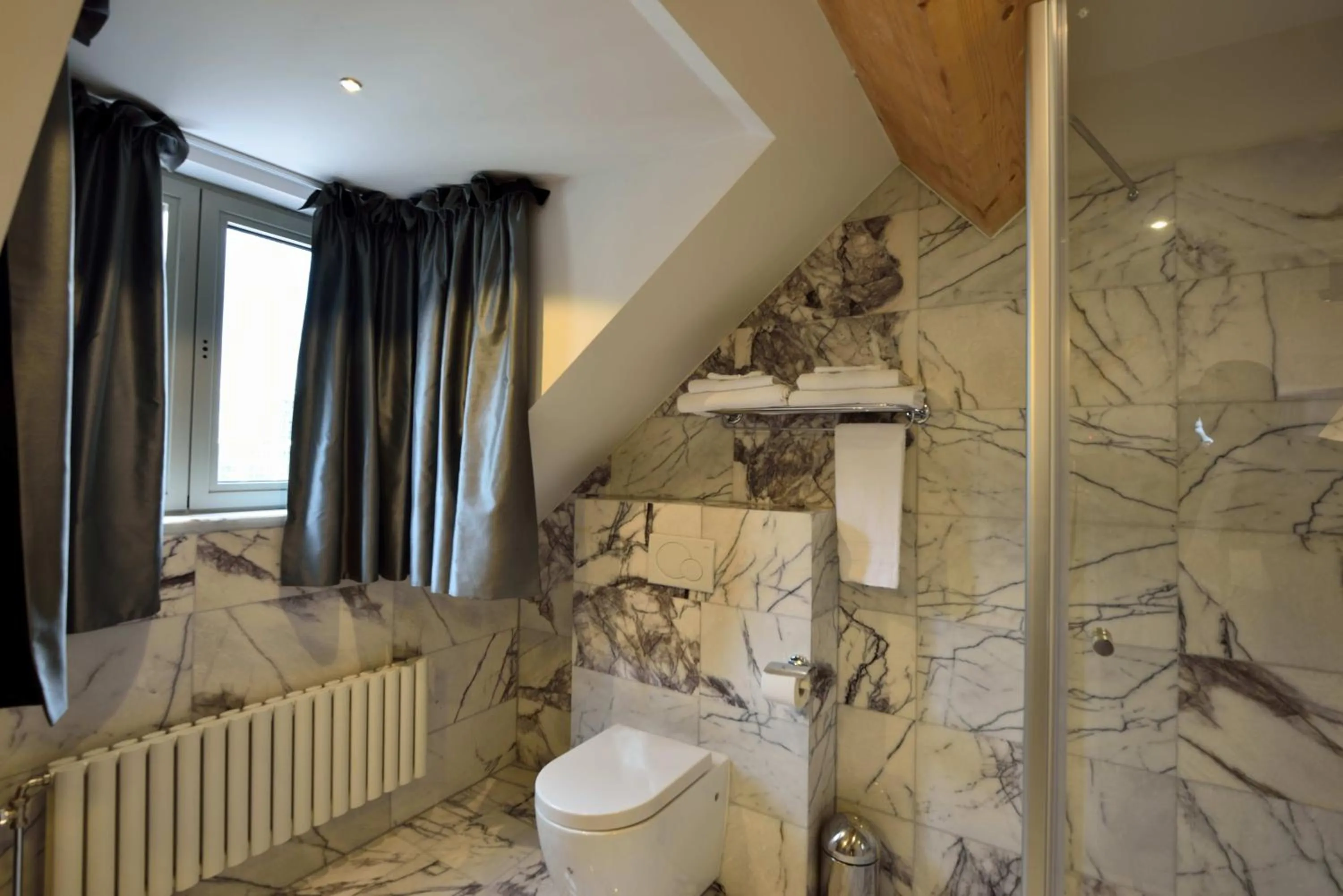 Toilet in Hotel Retro