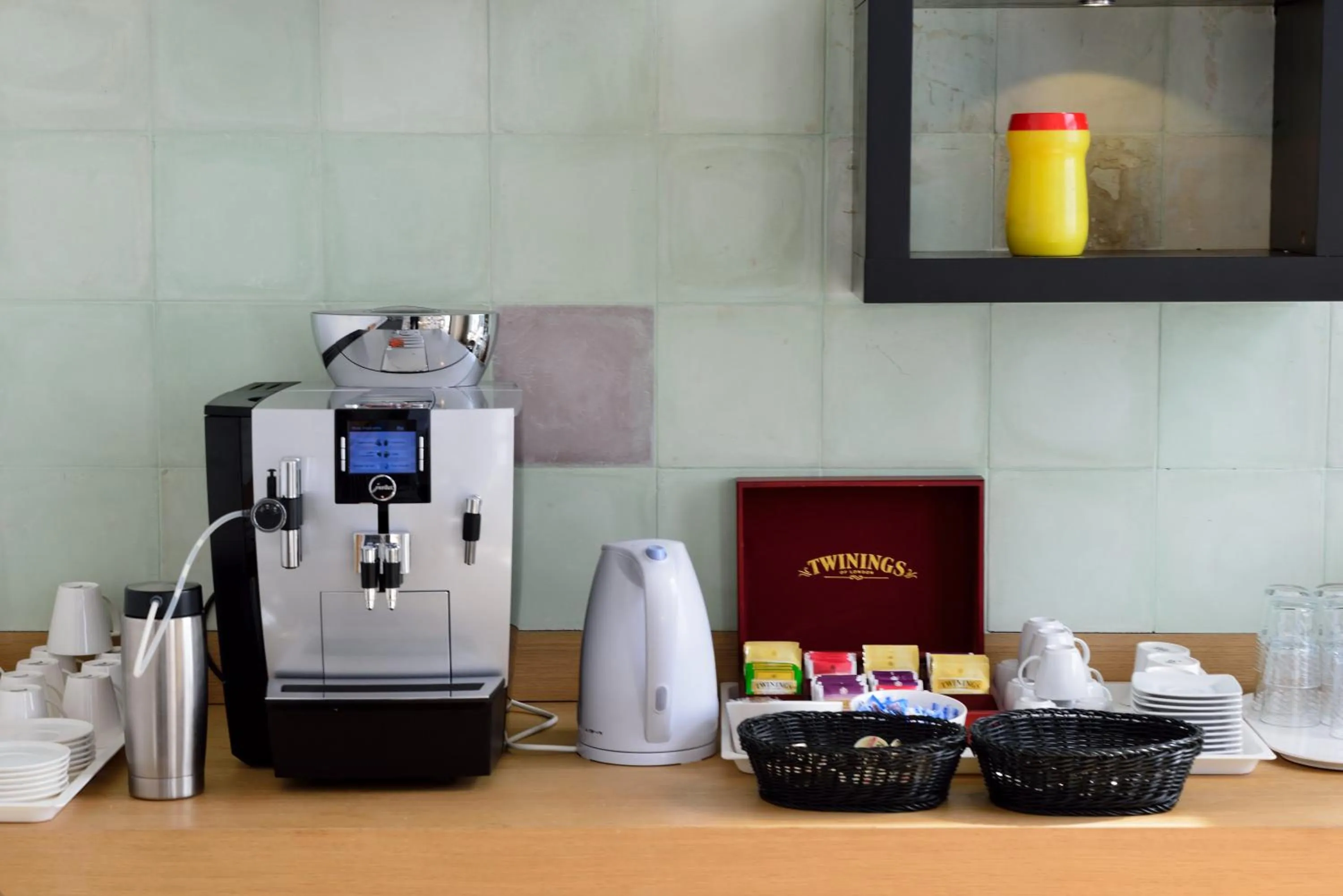 Coffee/tea facilities in Hotel Retro
