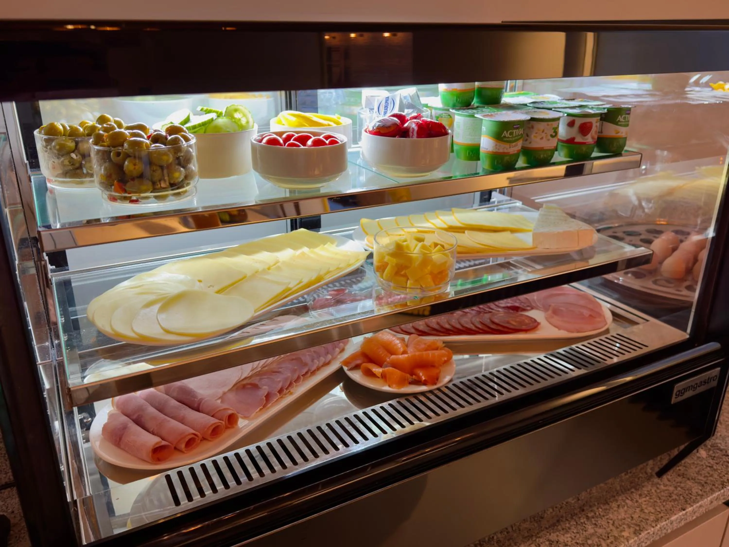 Breakfast in Hotel Retro