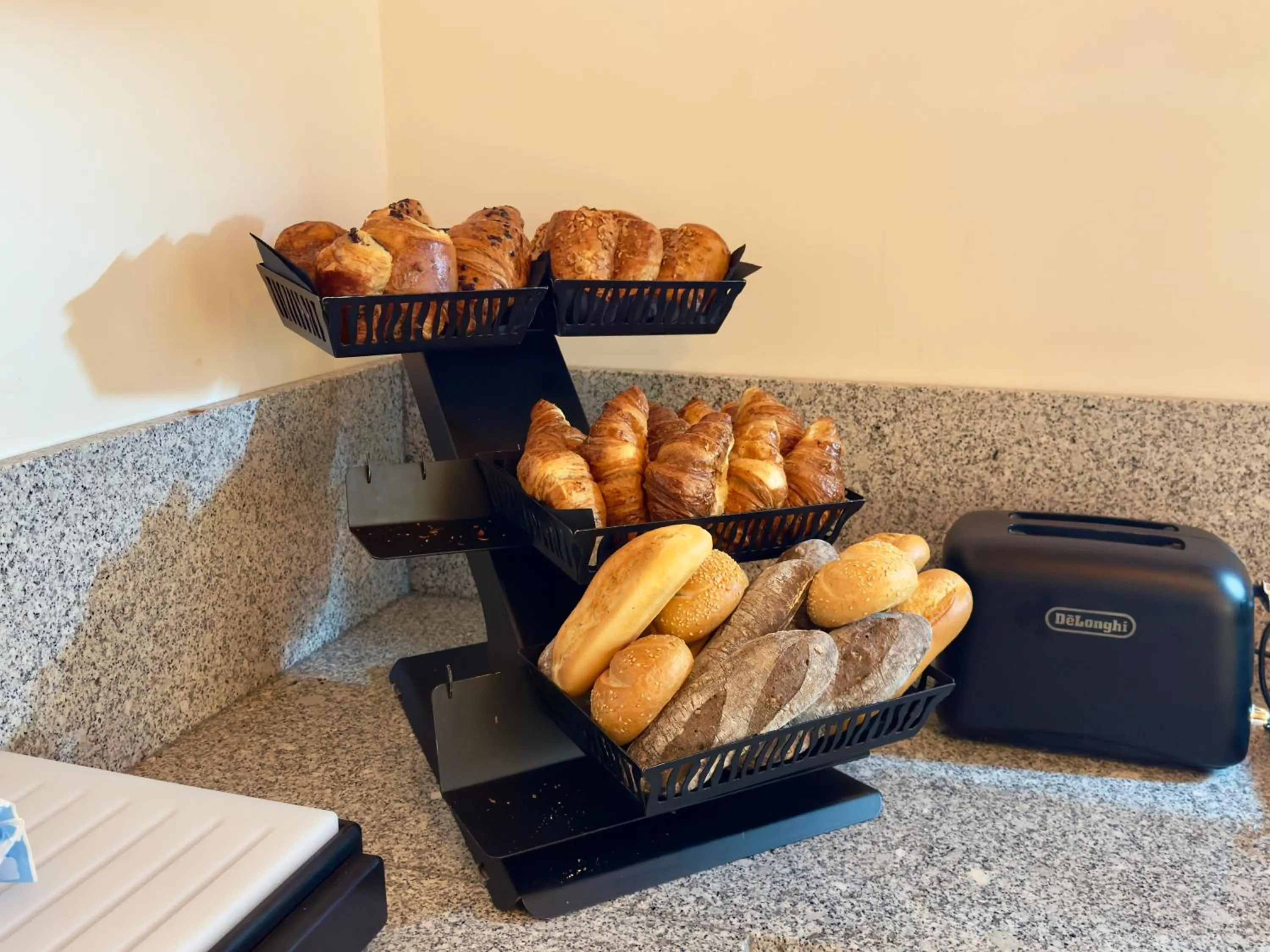 Breakfast in Hotel Retro