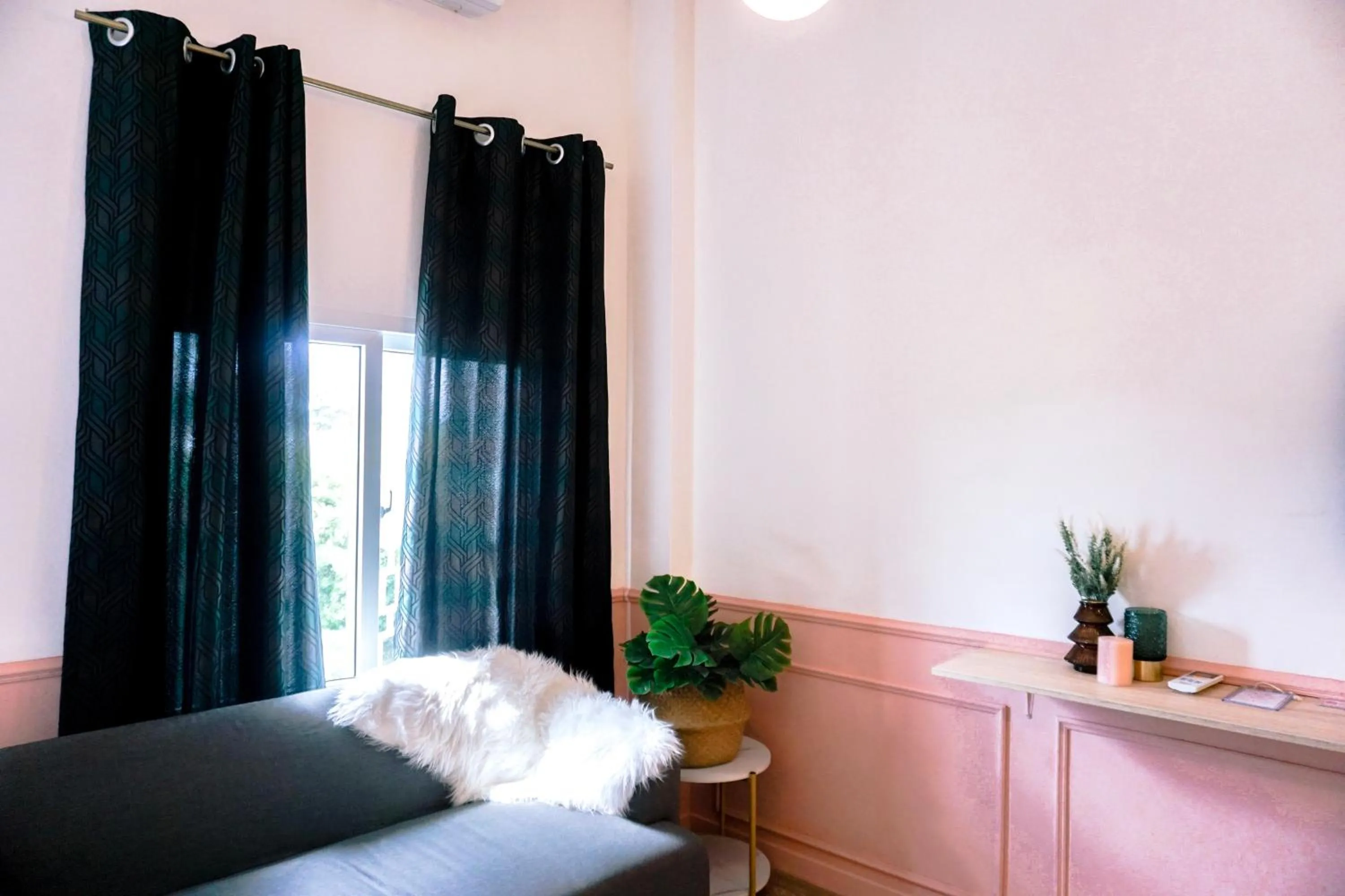 Seating area, Bed in Isara Boutique Hotel and Cafe