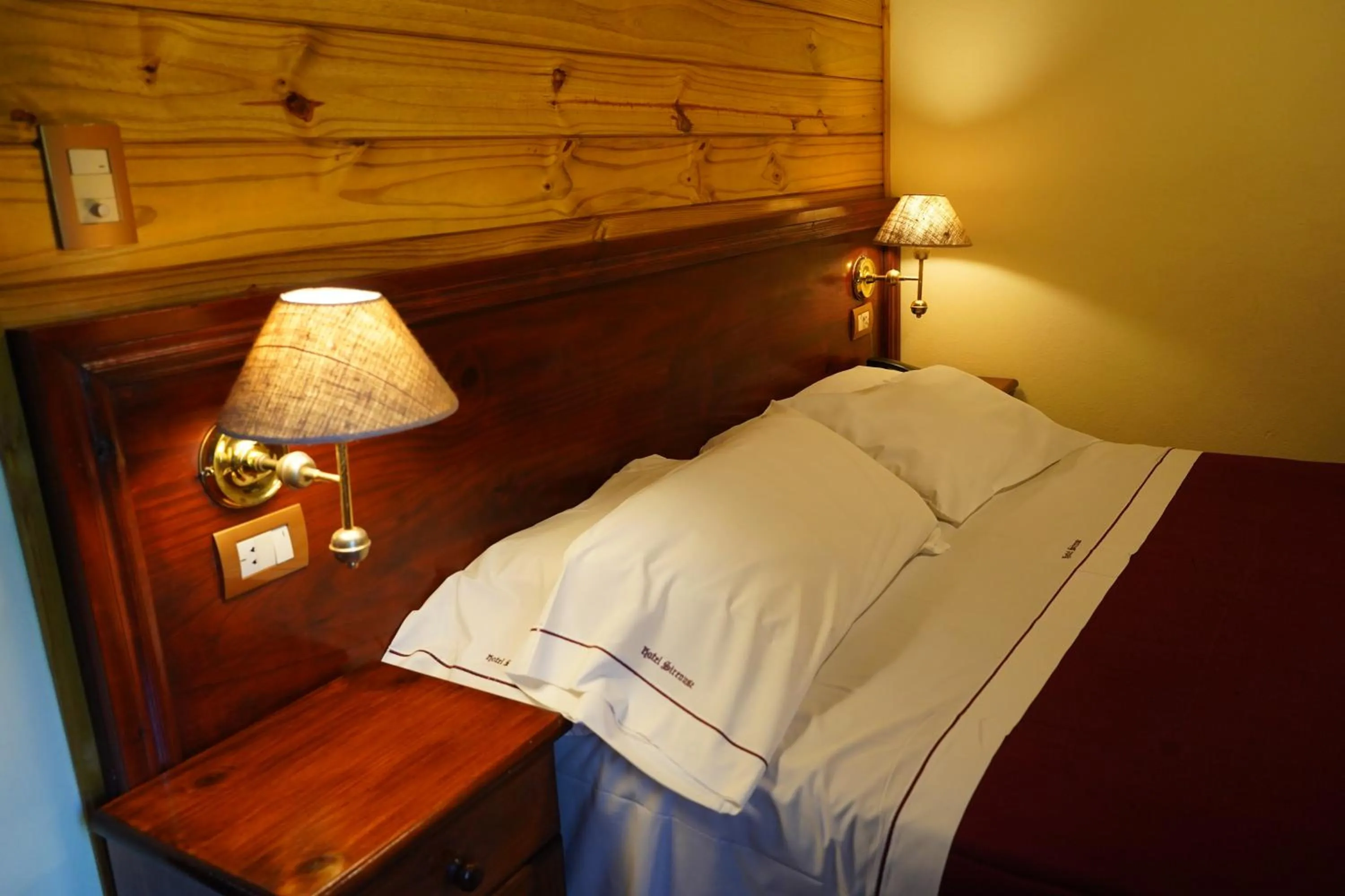 Bed in Hosteria Sirenuse