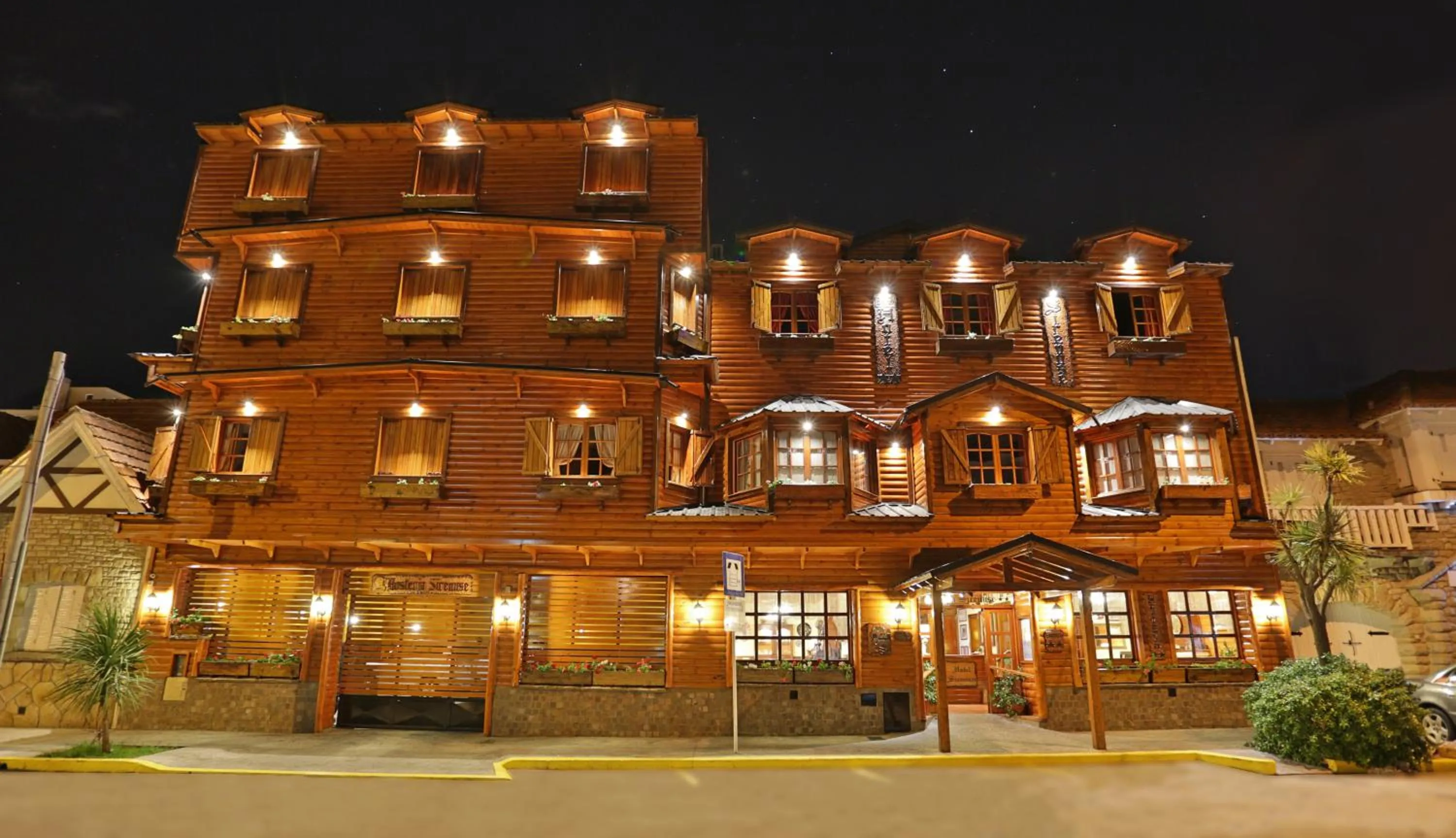 Property building in Hosteria Sirenuse