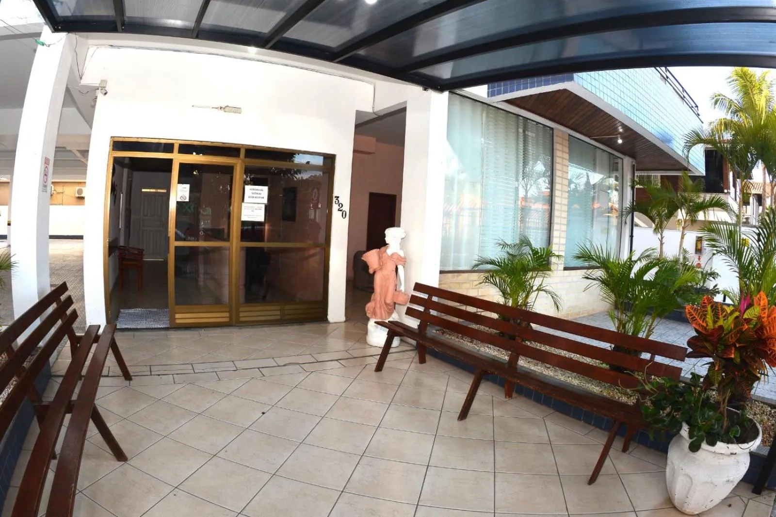 Facade/entrance in Hotel Dom Fish