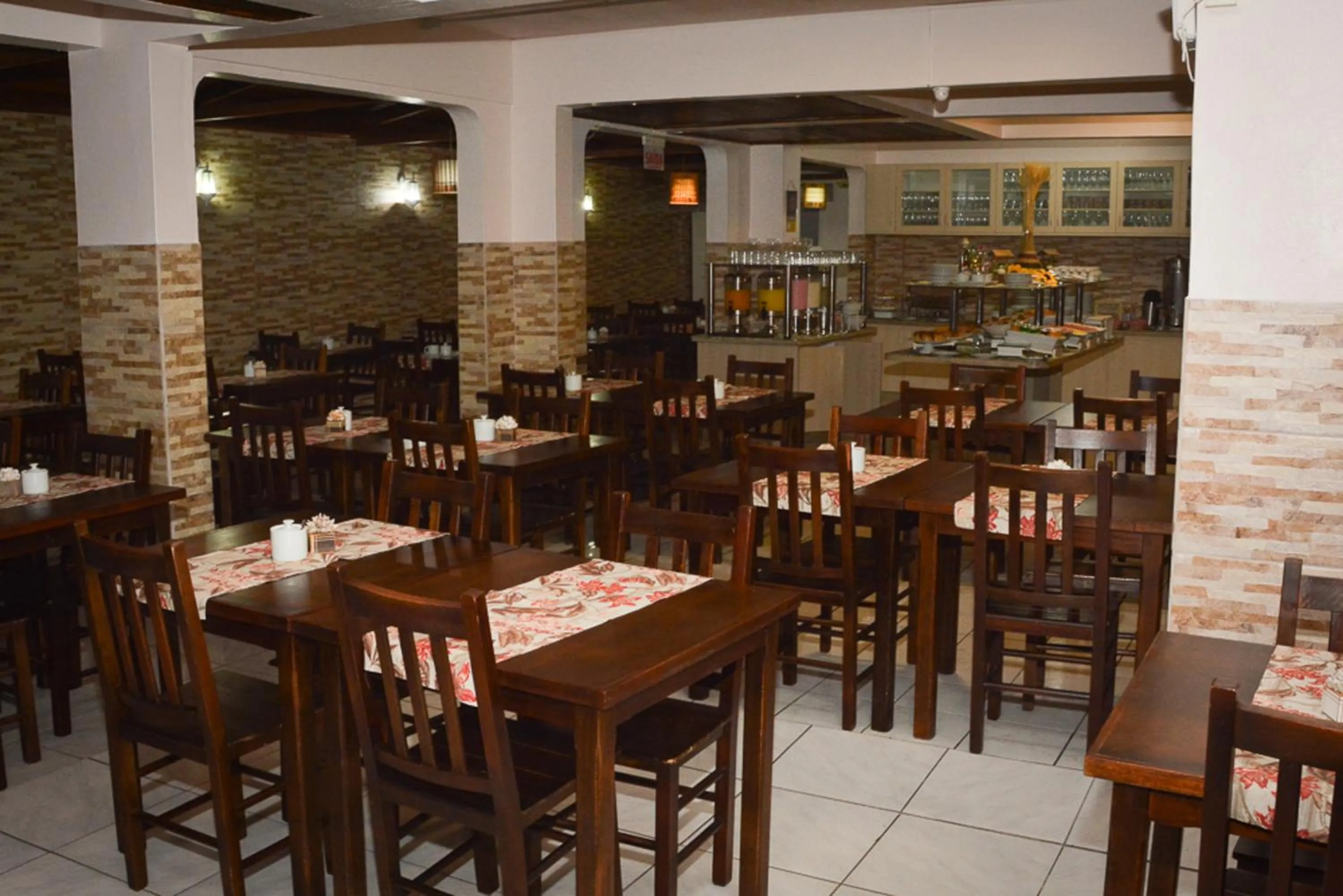 Restaurant/places to eat in Hotel Dom Fish