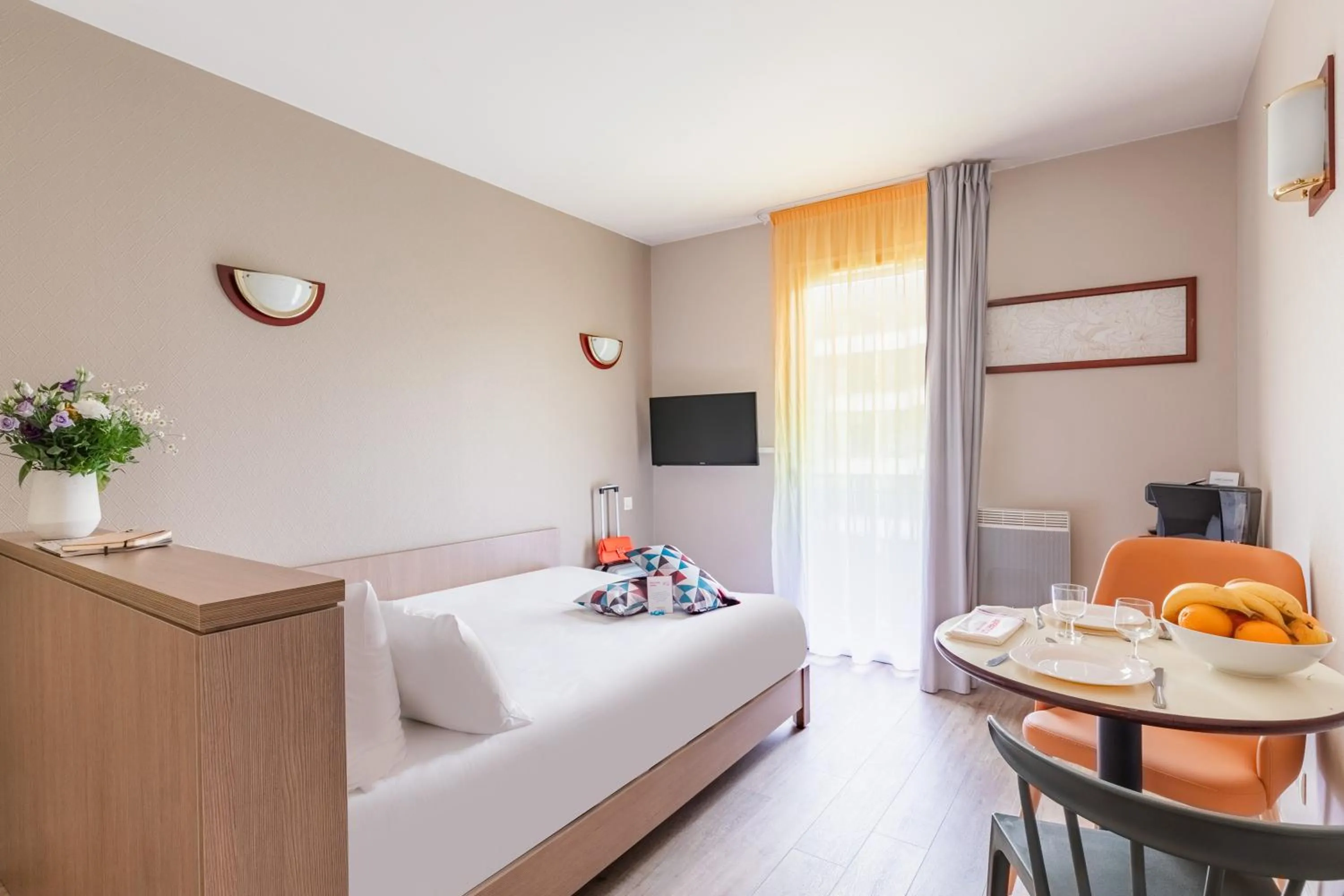 Bed in Appart'City Confort Nantes Cité des Congrès