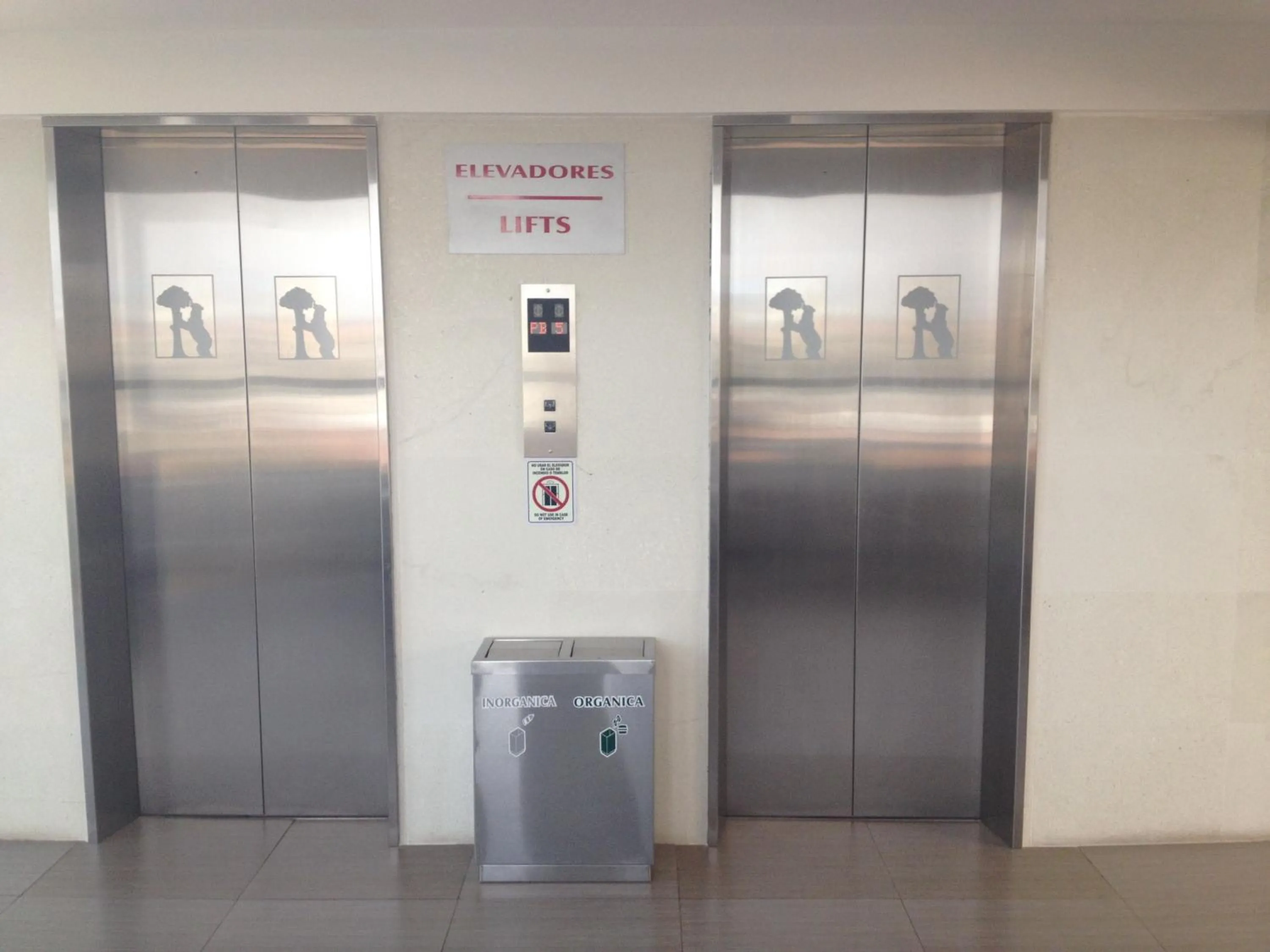 Facade/entrance in Hotel Villa de Madrid