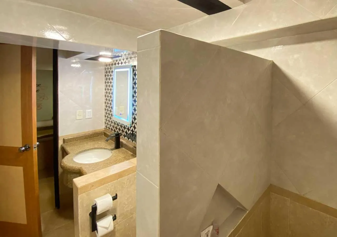 Bathroom in Hotel Villa de Madrid