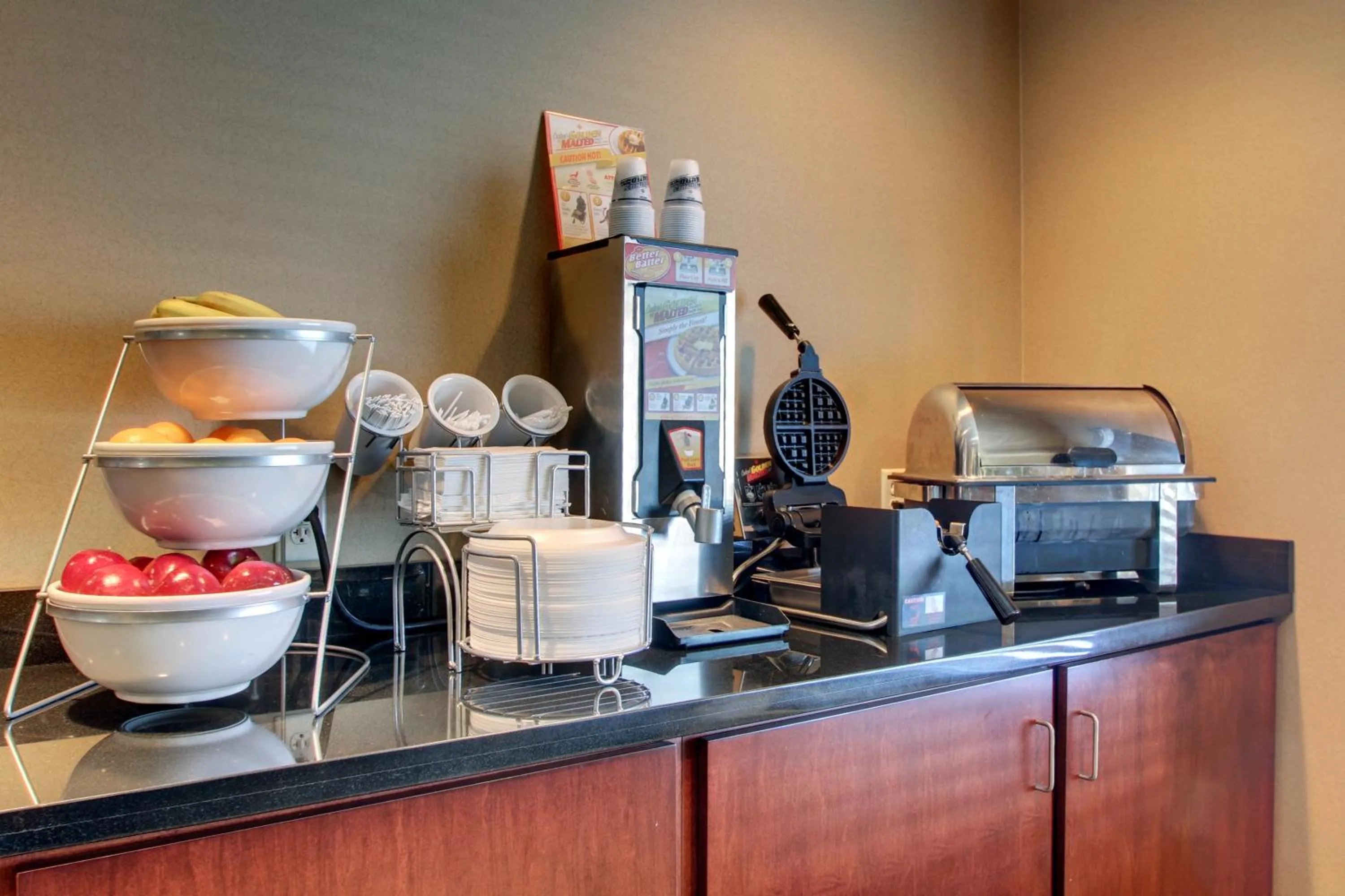 Breakfast in Cobblestone Inn & Suites - Harvey