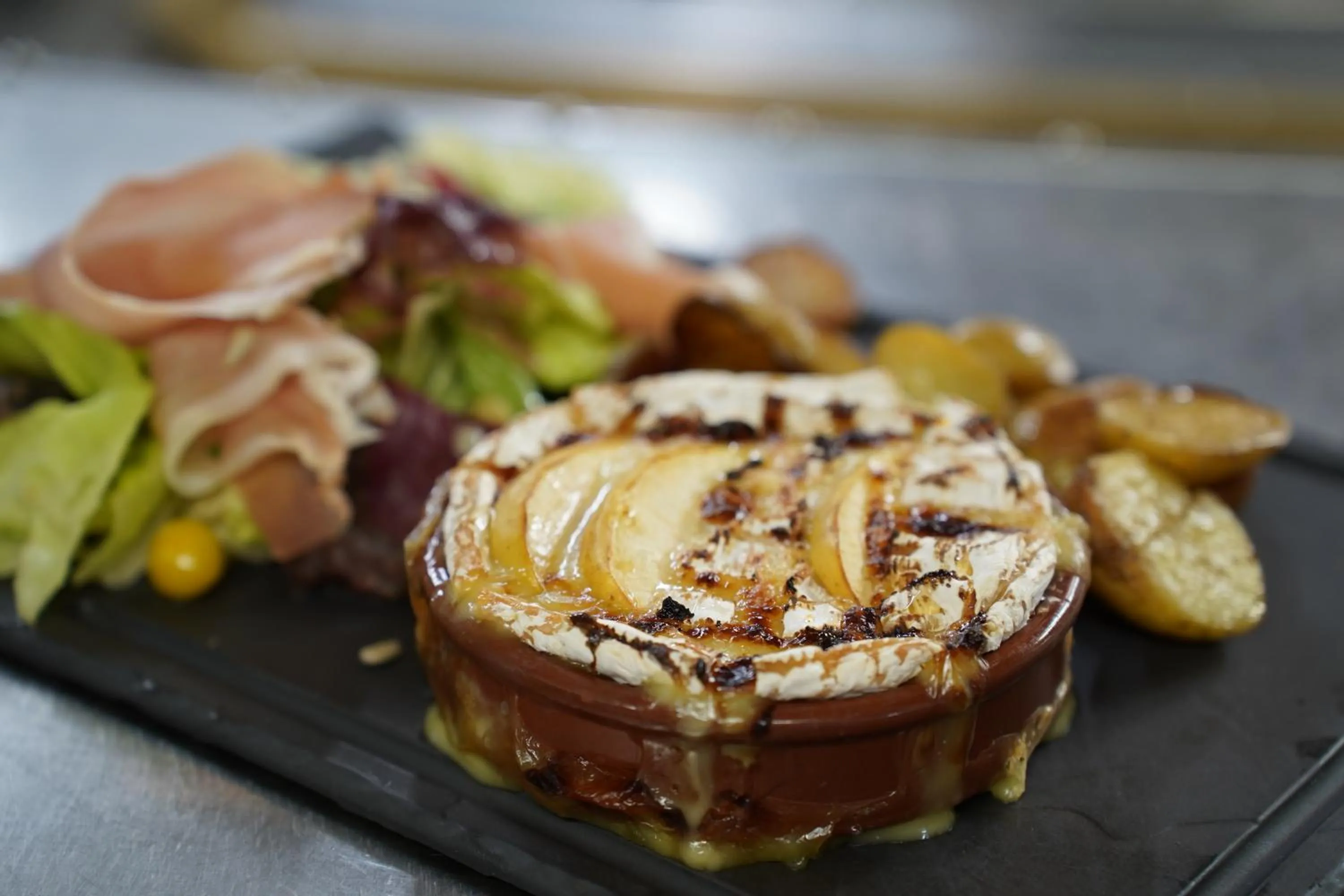 Restaurant/places to eat in Le Pré Saint Germain