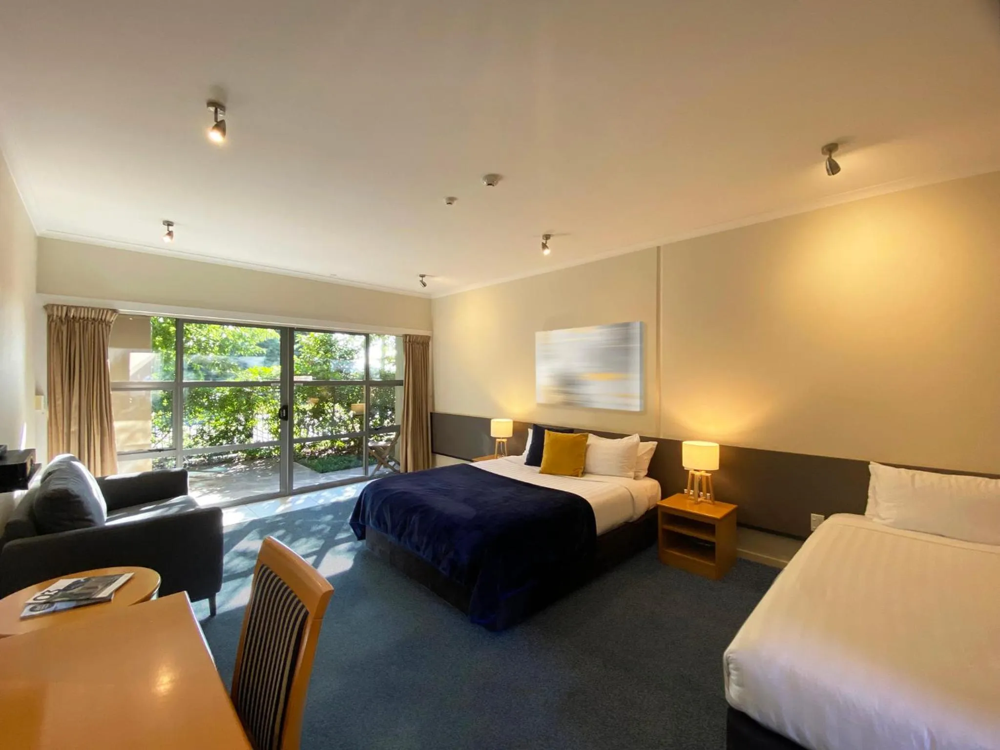 Photo of the whole room in Saxton Lodge