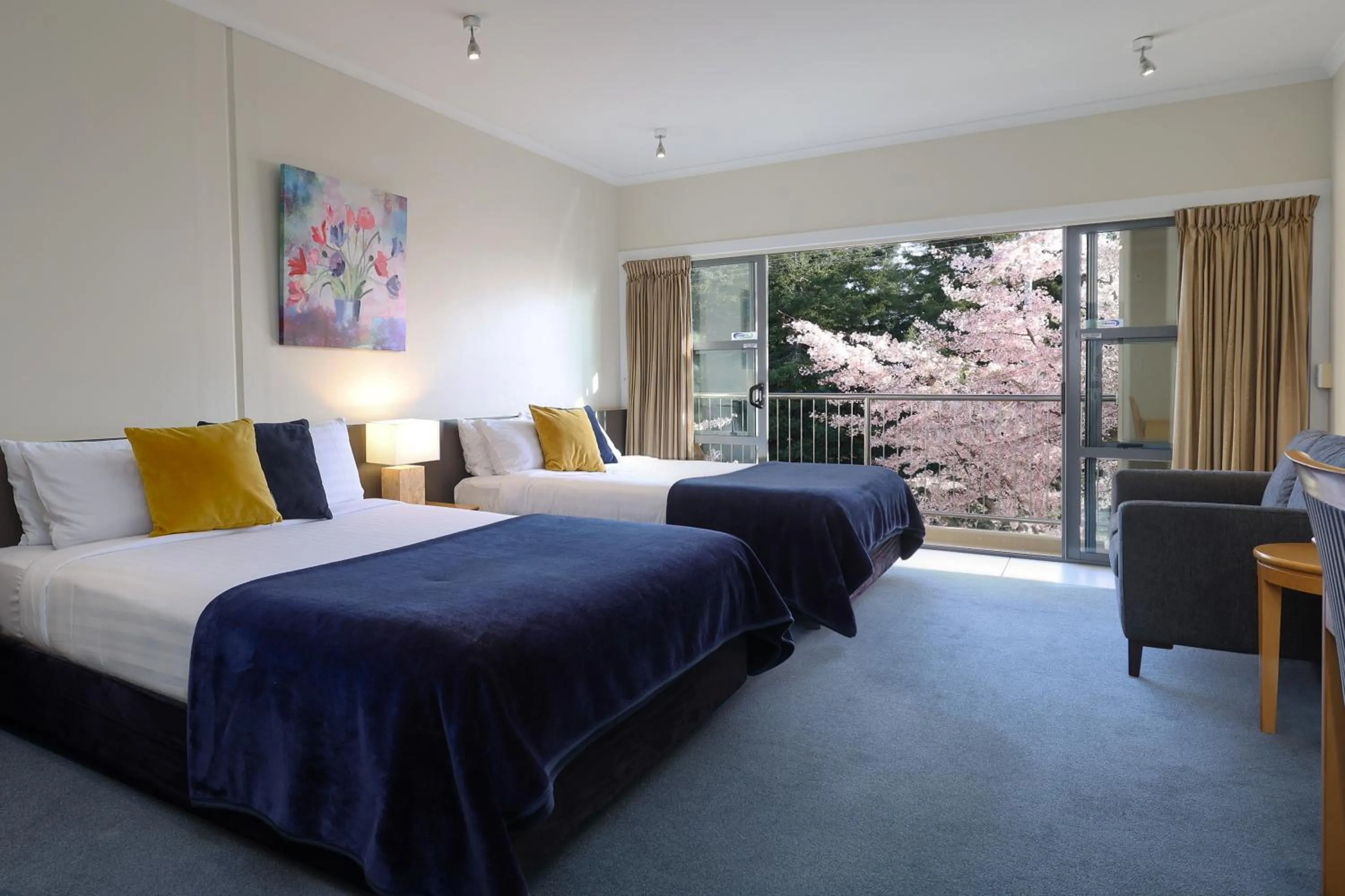 Photo of the whole room in Saxton Lodge