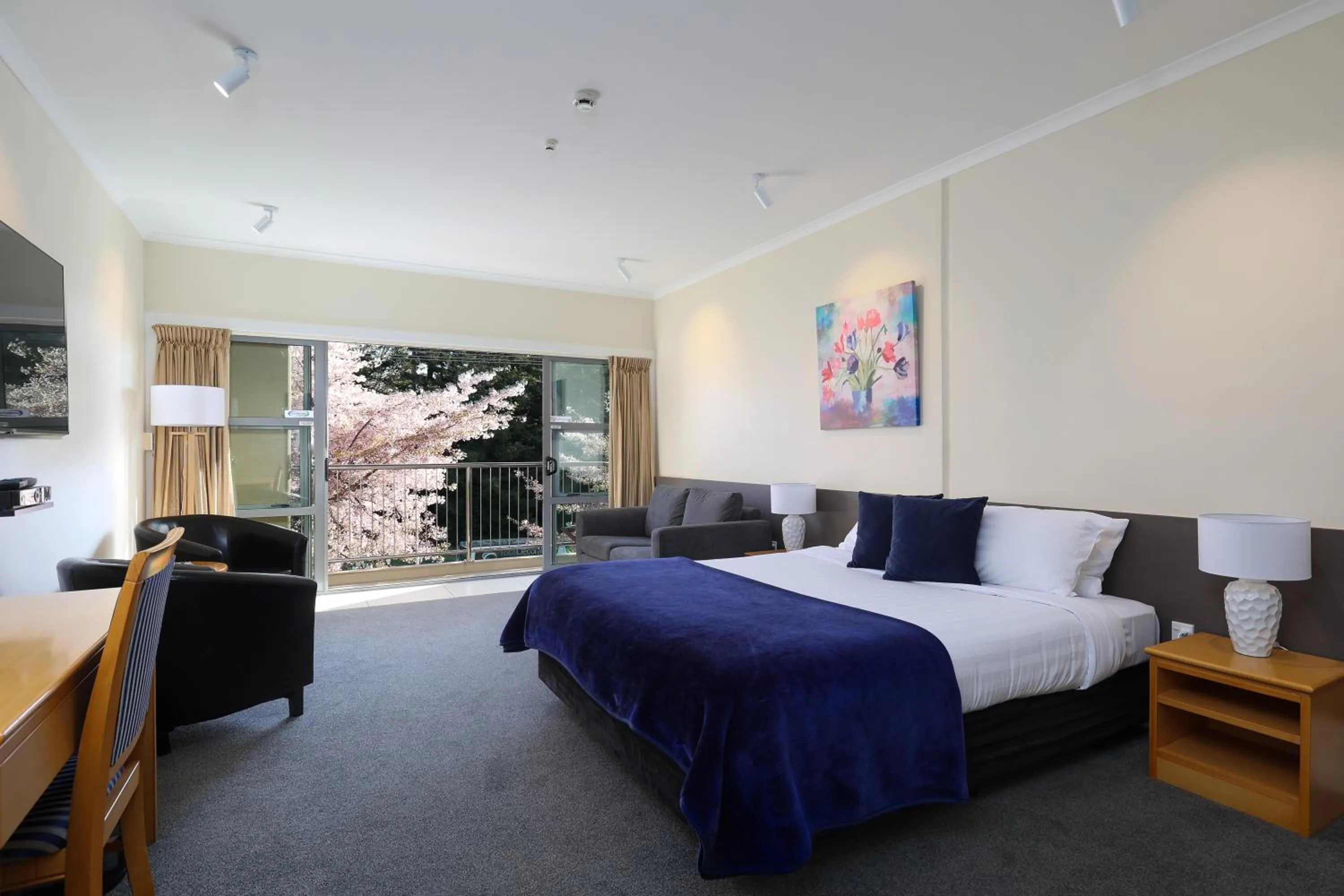 Photo of the whole room in Saxton Lodge