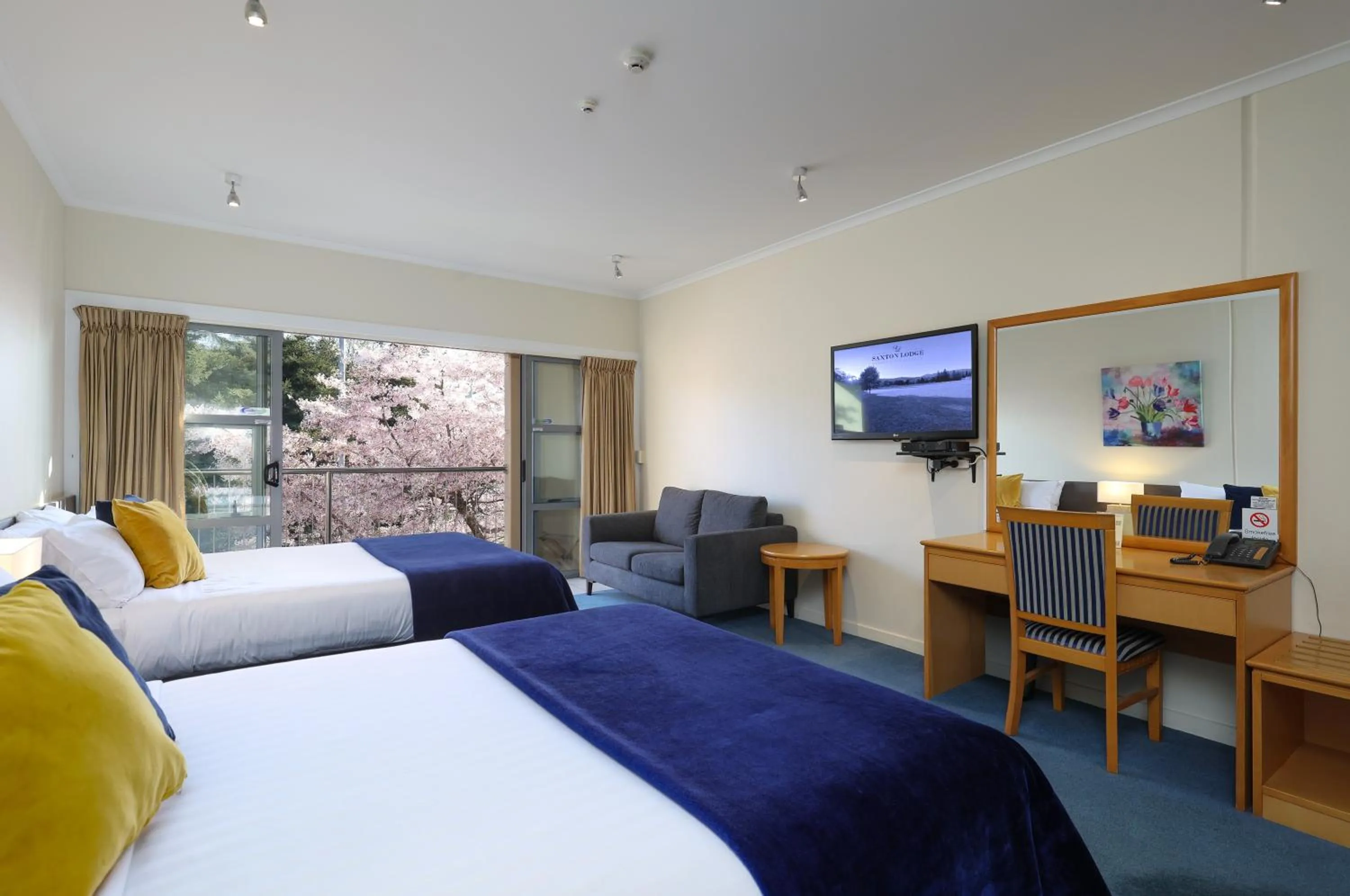 Photo of the whole room in Saxton Lodge