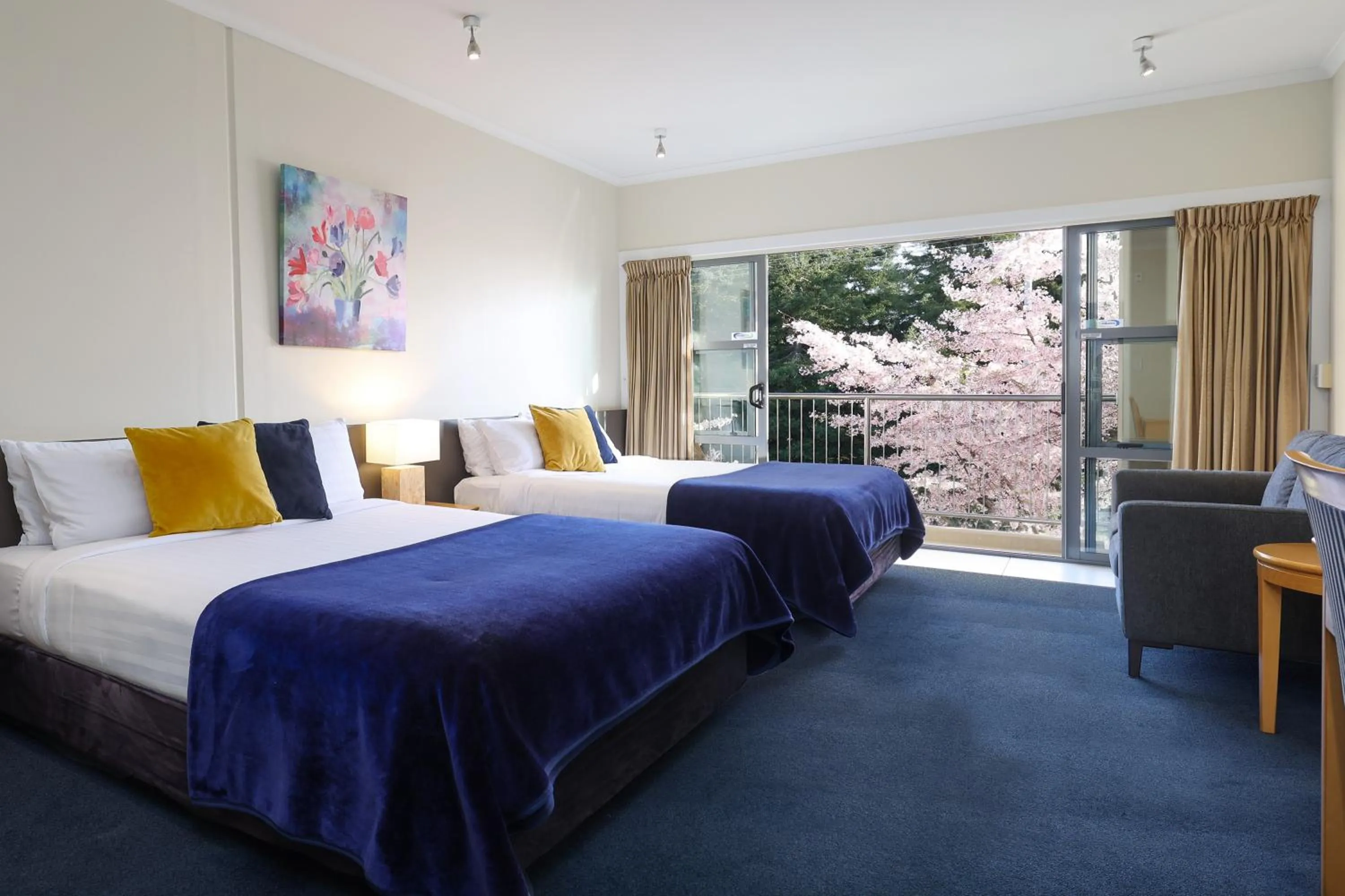 Photo of the whole room in Saxton Lodge