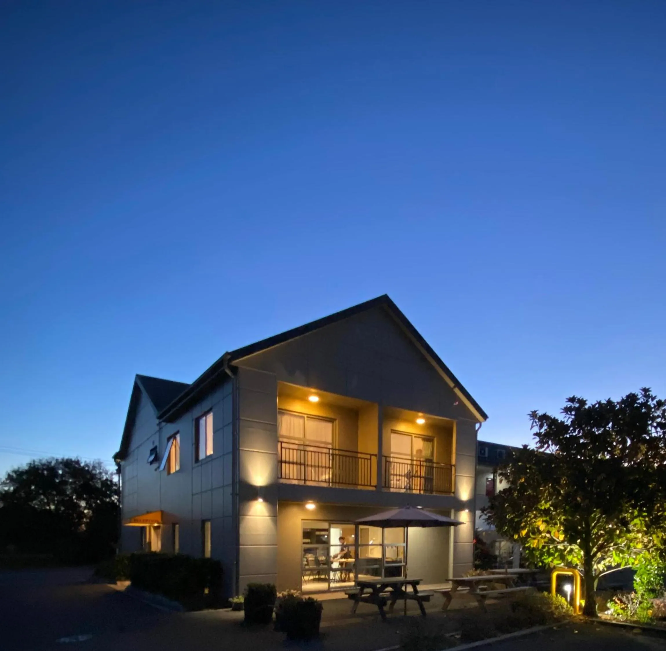 Property building in Saxton Lodge