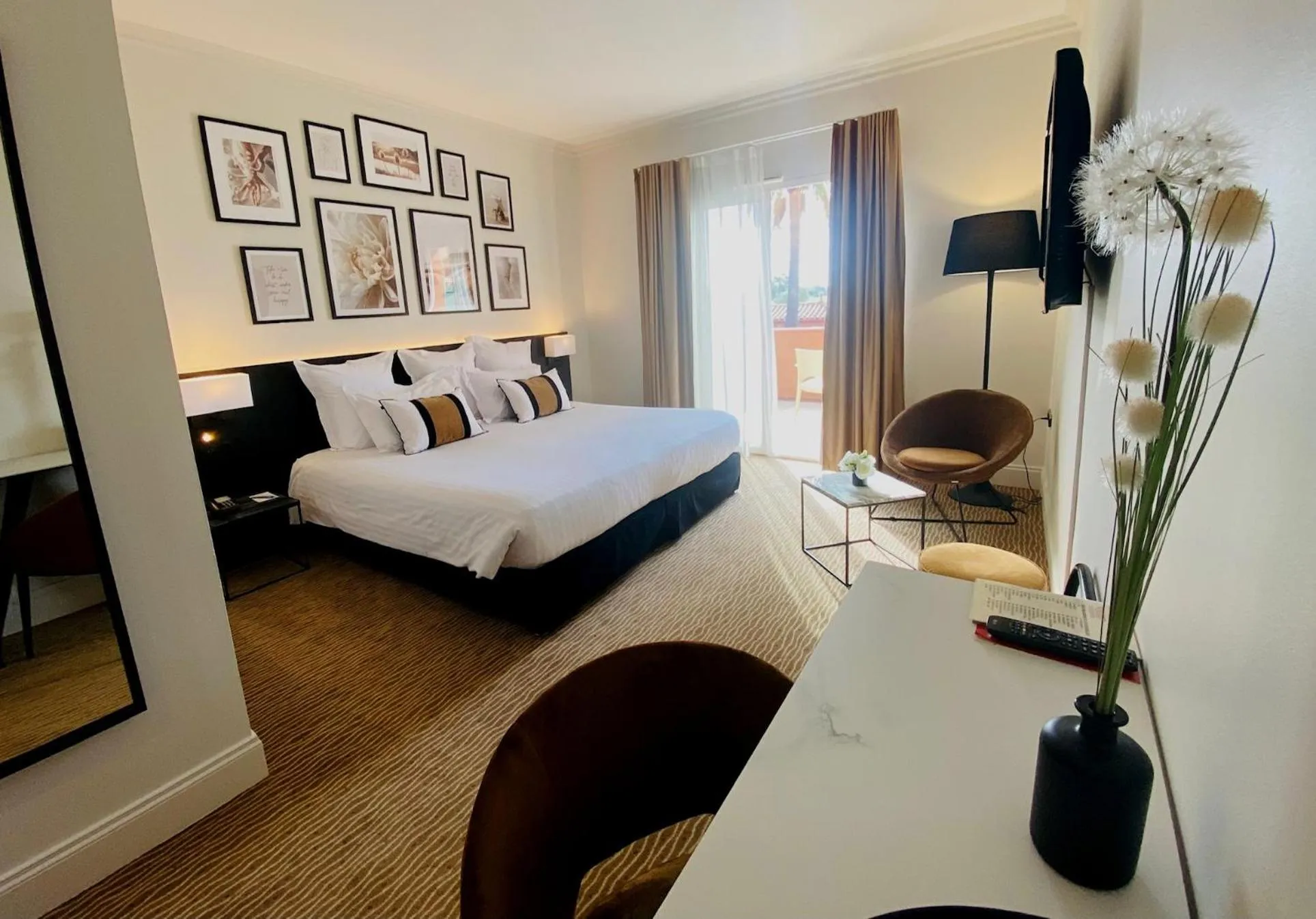 Bed in Palmyra Golf Hotel & Spa