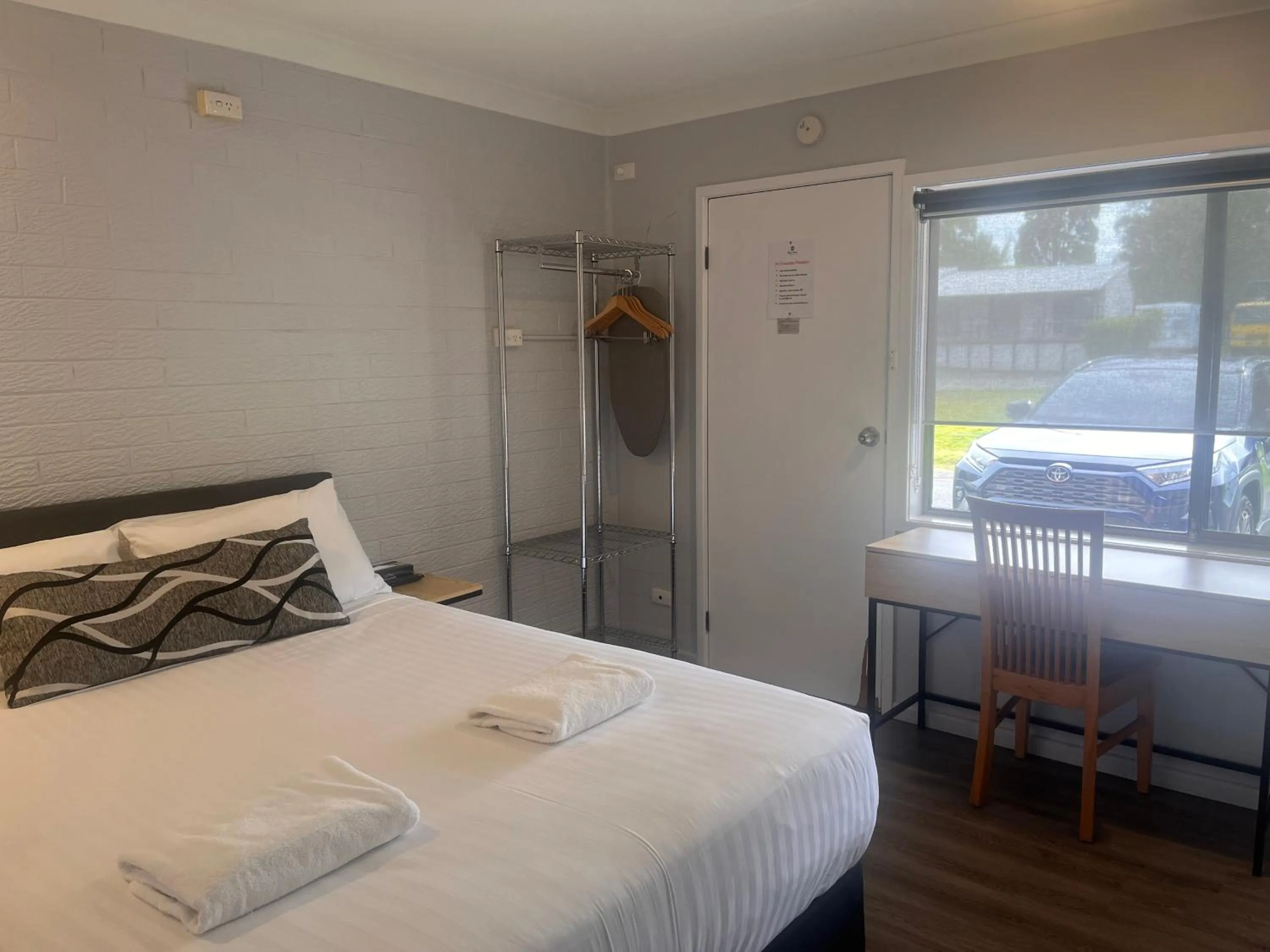 Bed in Fern Bay Motel