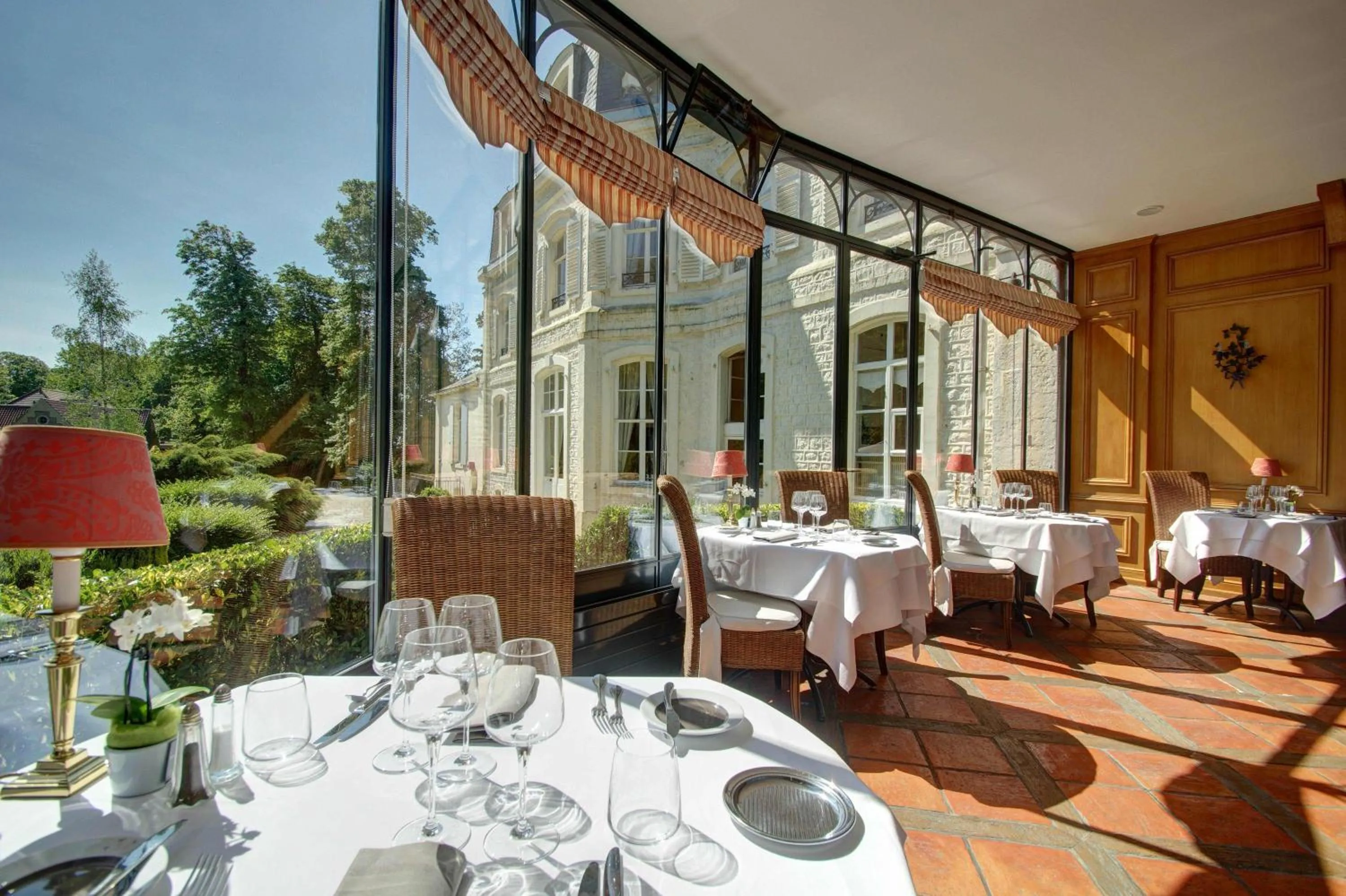 Restaurant/places to eat in Hôtel Château Cléry
