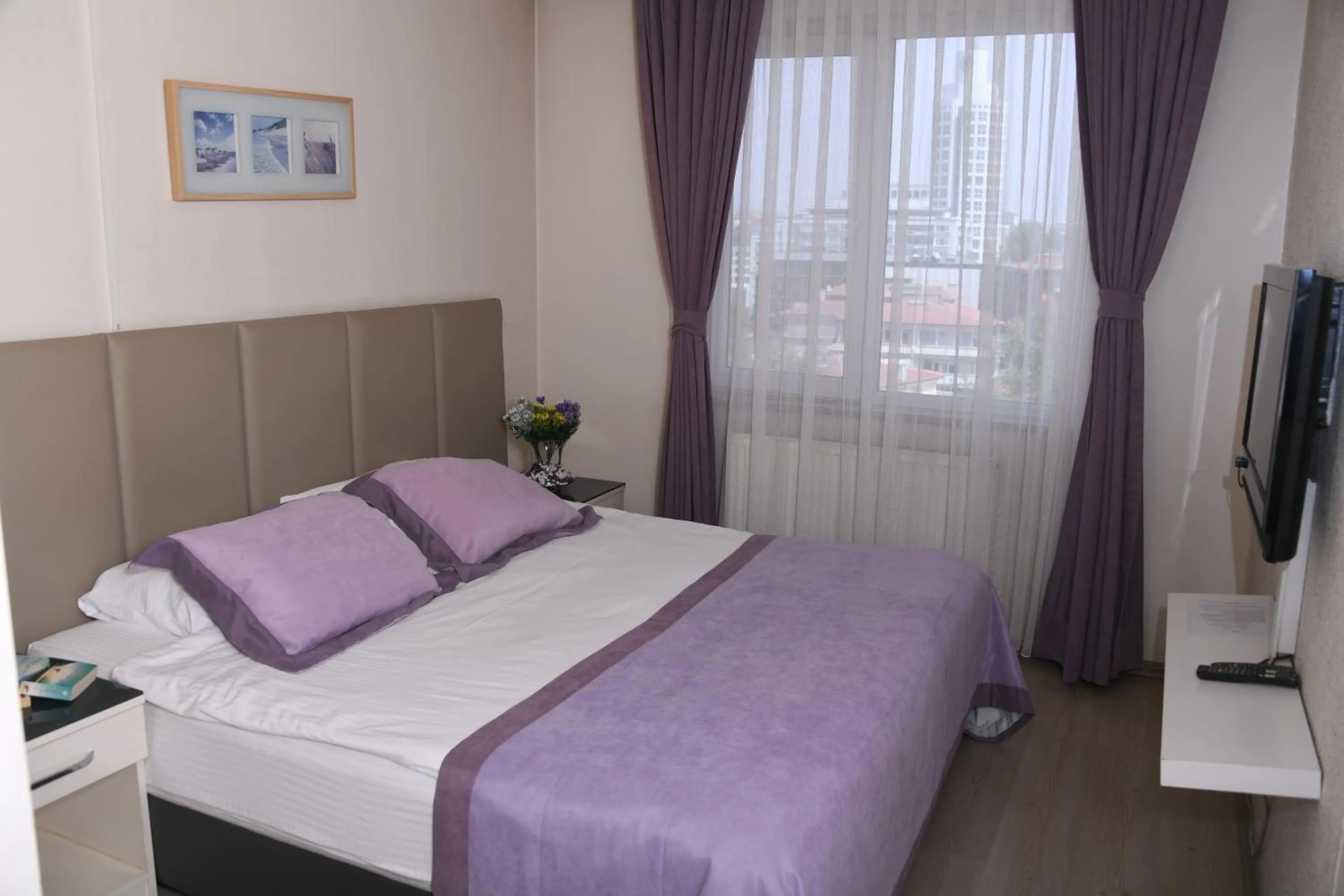 Bed in A Hotels & Suite