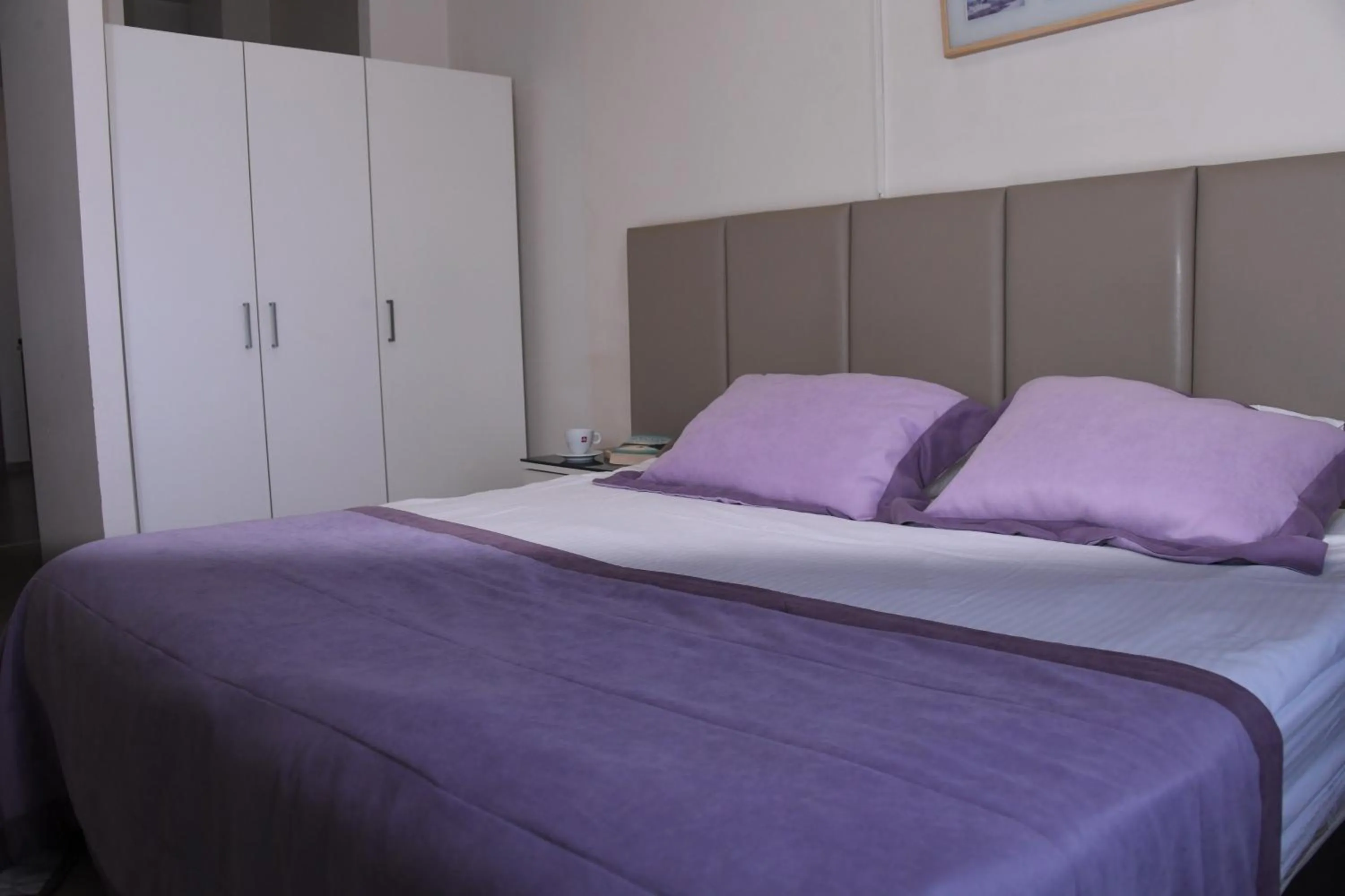 Bedroom, Bed in A Hotels & Suite