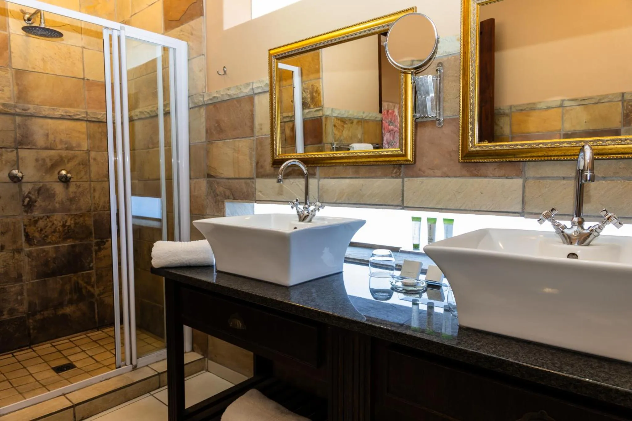 Bathroom in Anta Boga Hotel