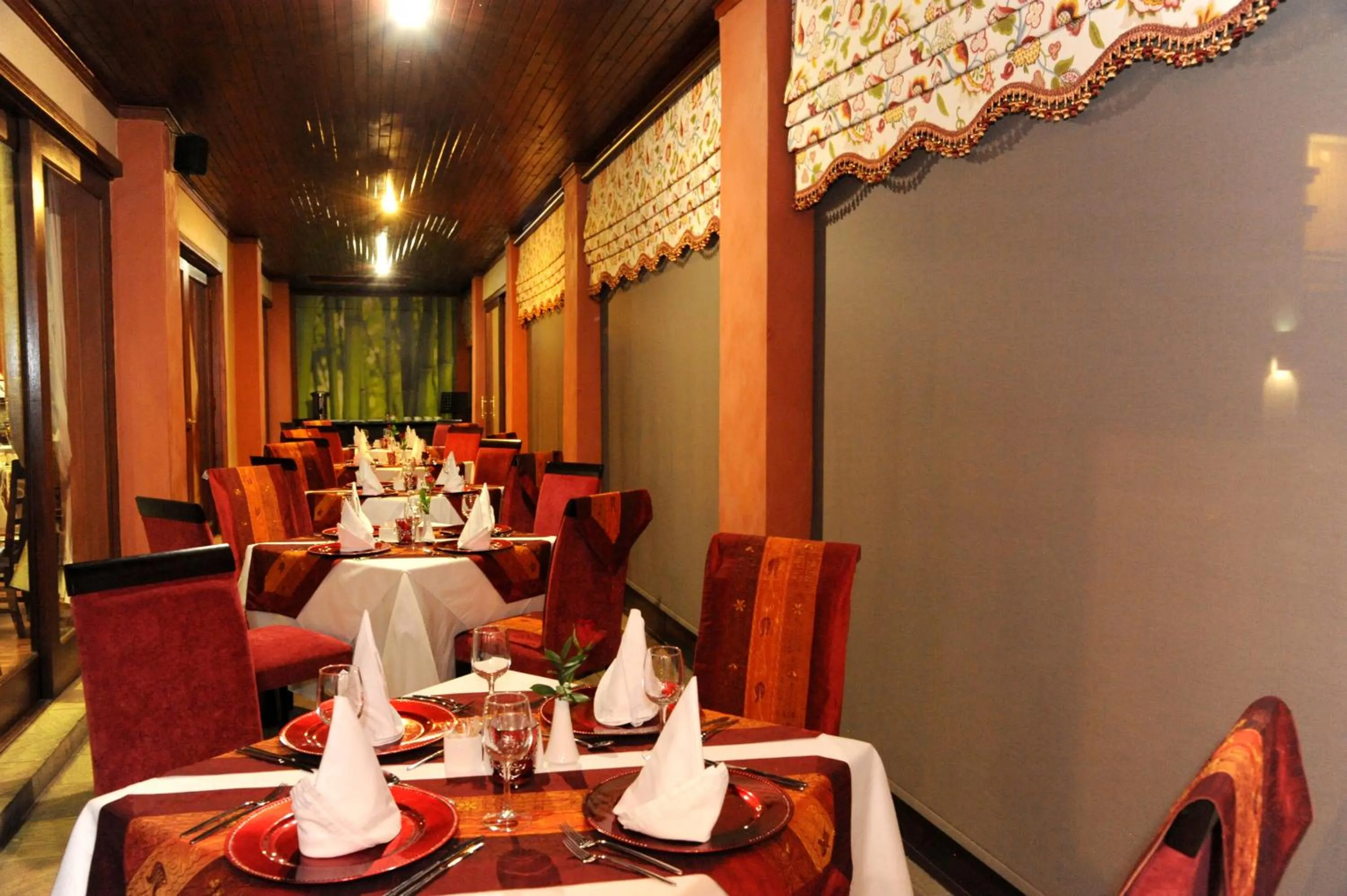 Restaurant/places to eat in Anta Boga Hotel