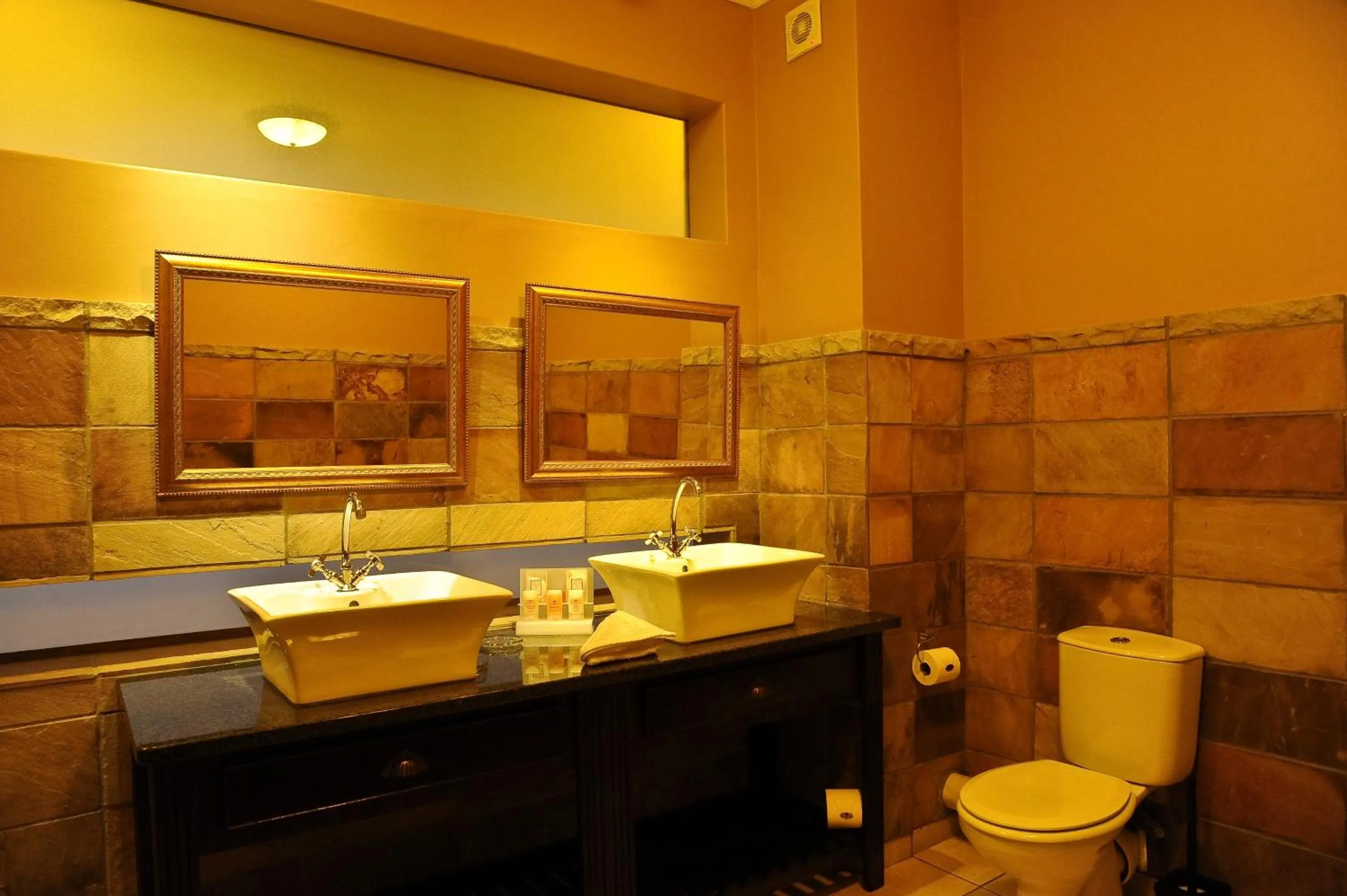 Bathroom in Anta Boga Hotel