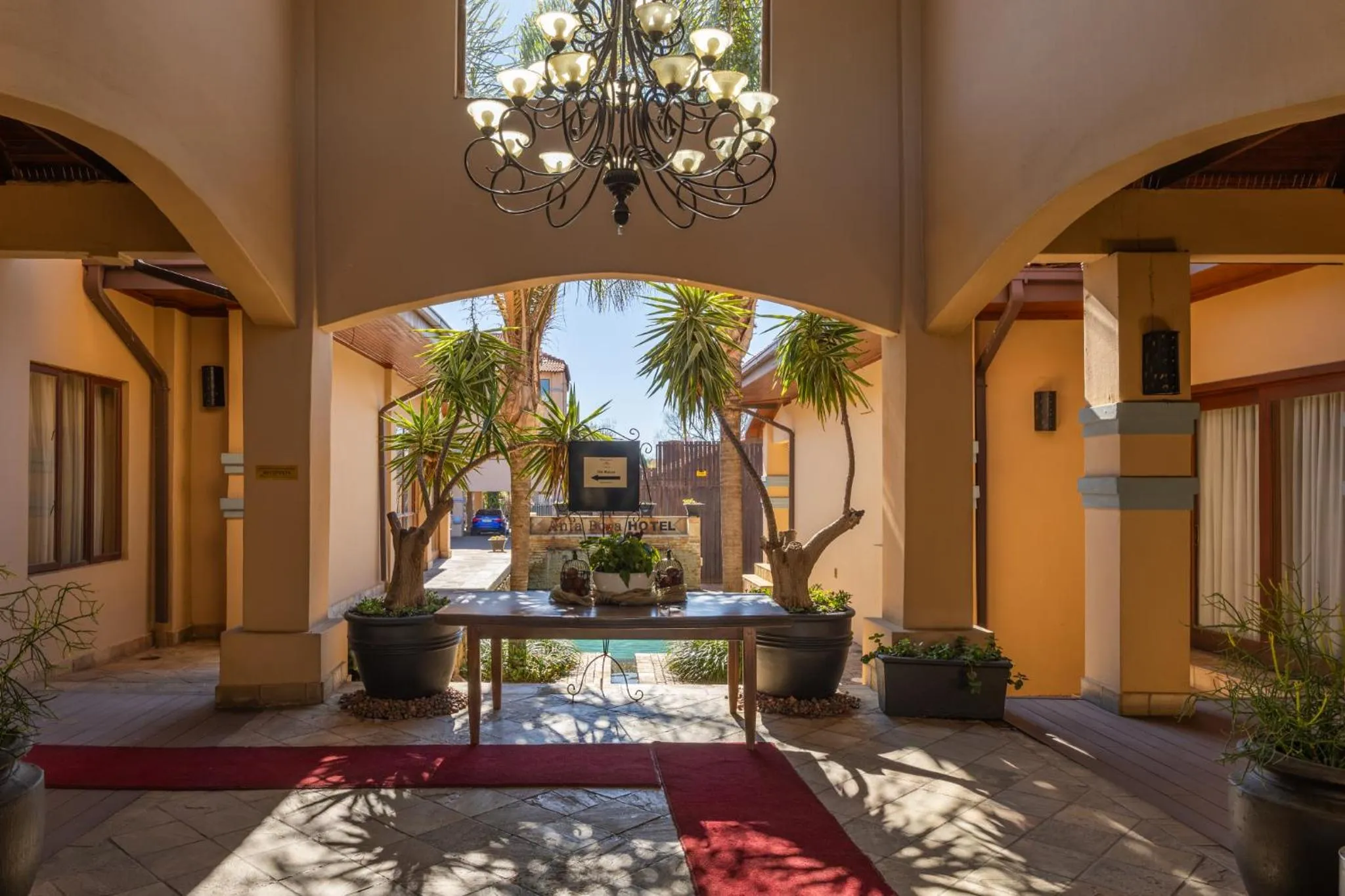 Swimming pool in Anta Boga Hotel