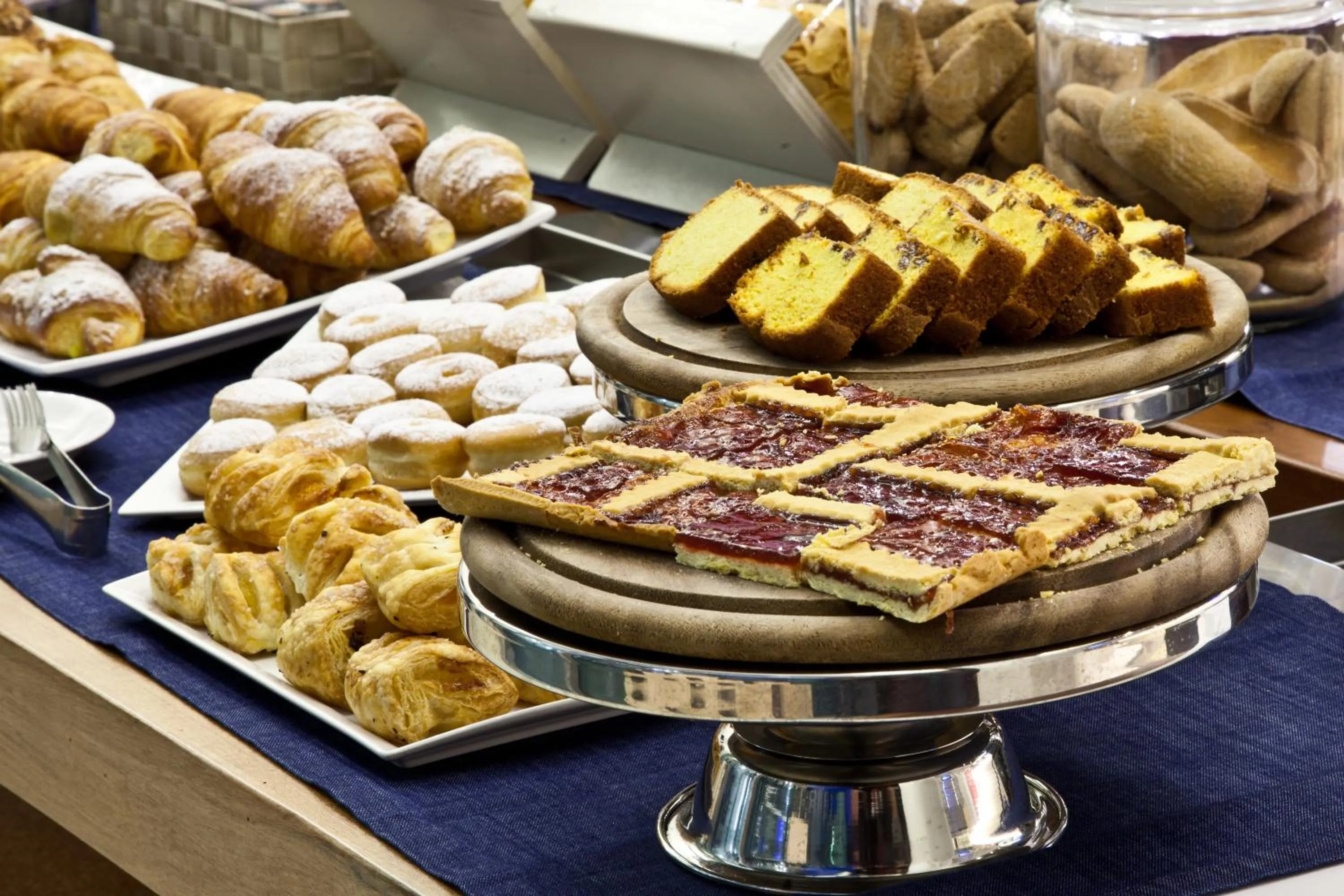 Continental breakfast in Villa Lovi