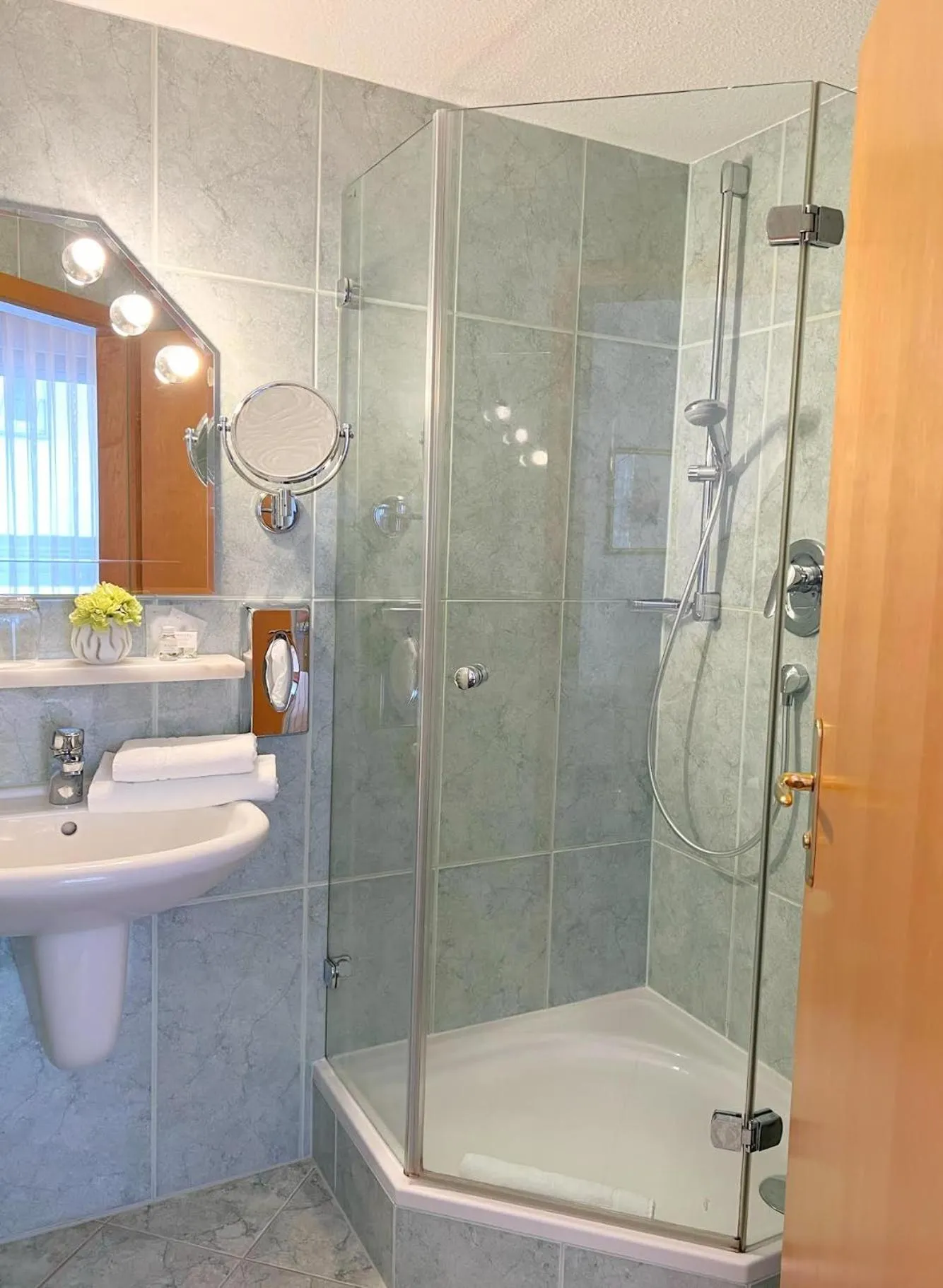 Shower in Greifensteiner Hof