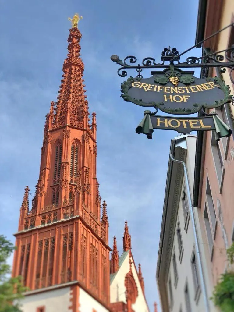 Property building in Greifensteiner Hof