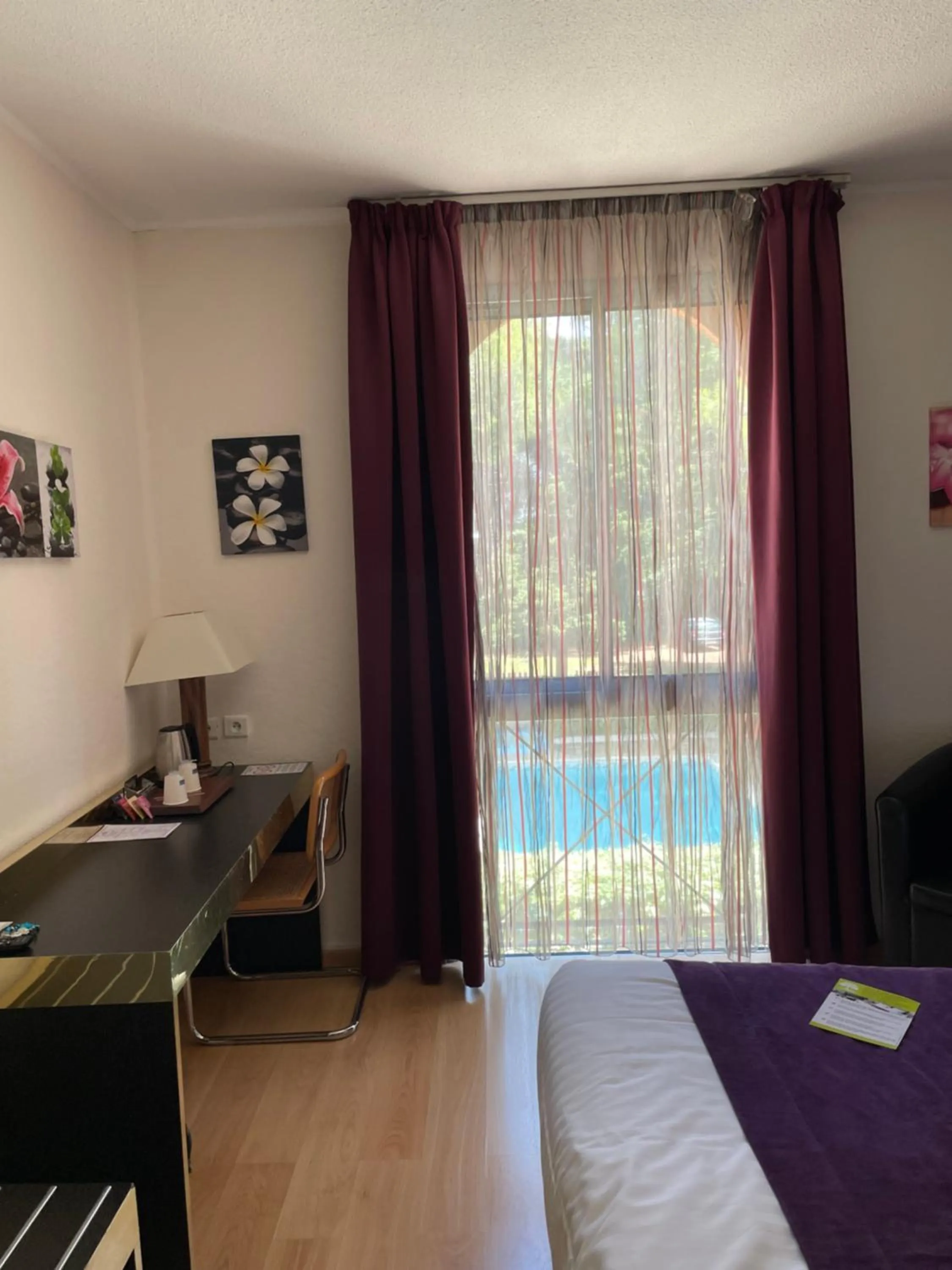 Garden view, Bed in Le Clos De L'aube Rouge - Montpellier / Castelnau le Lez