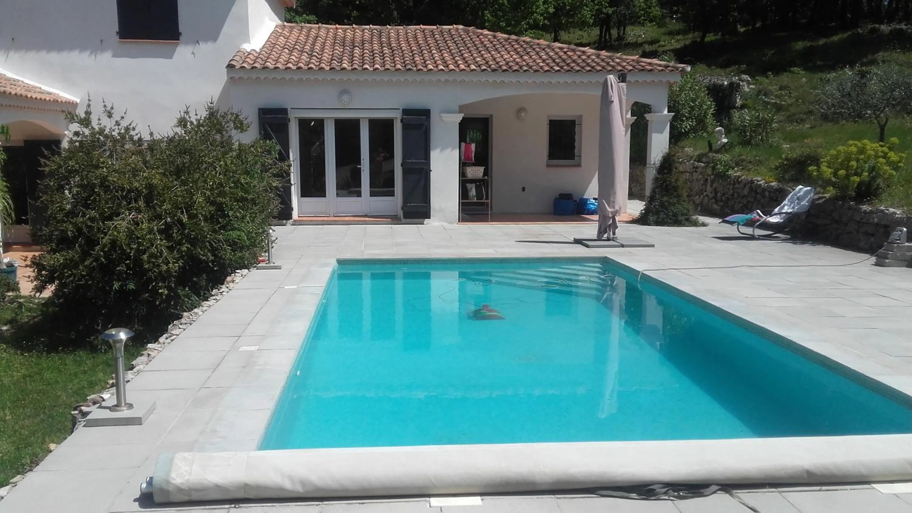 Property building in frederique lavande bleue