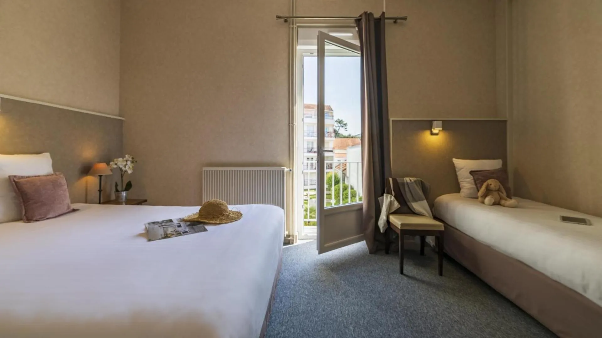 Photo of the whole room, Bed in CERISE Royan - Le Grand Hôtel de la Plage