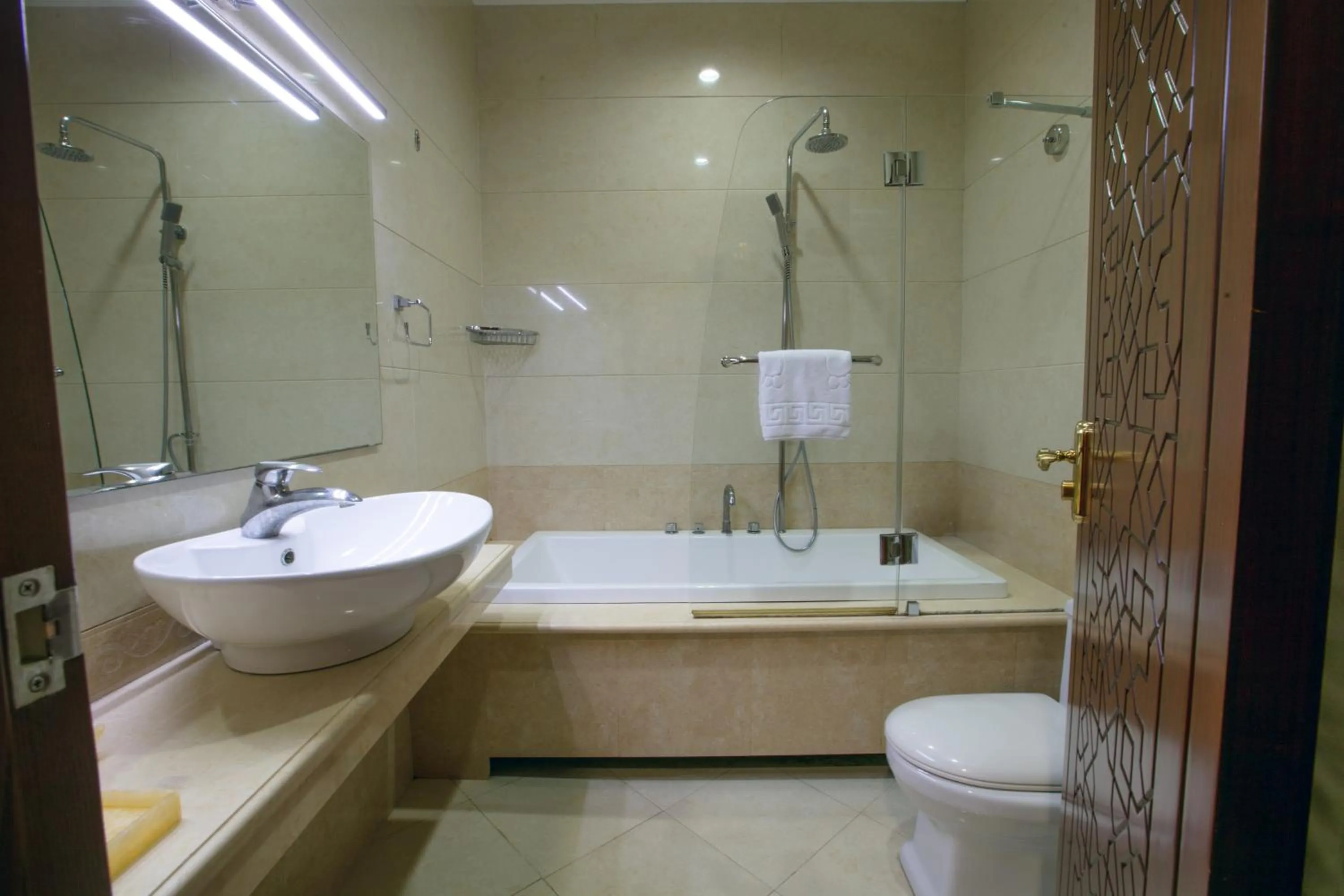 Toilet in Shah Palace Luxury Museum Hotel