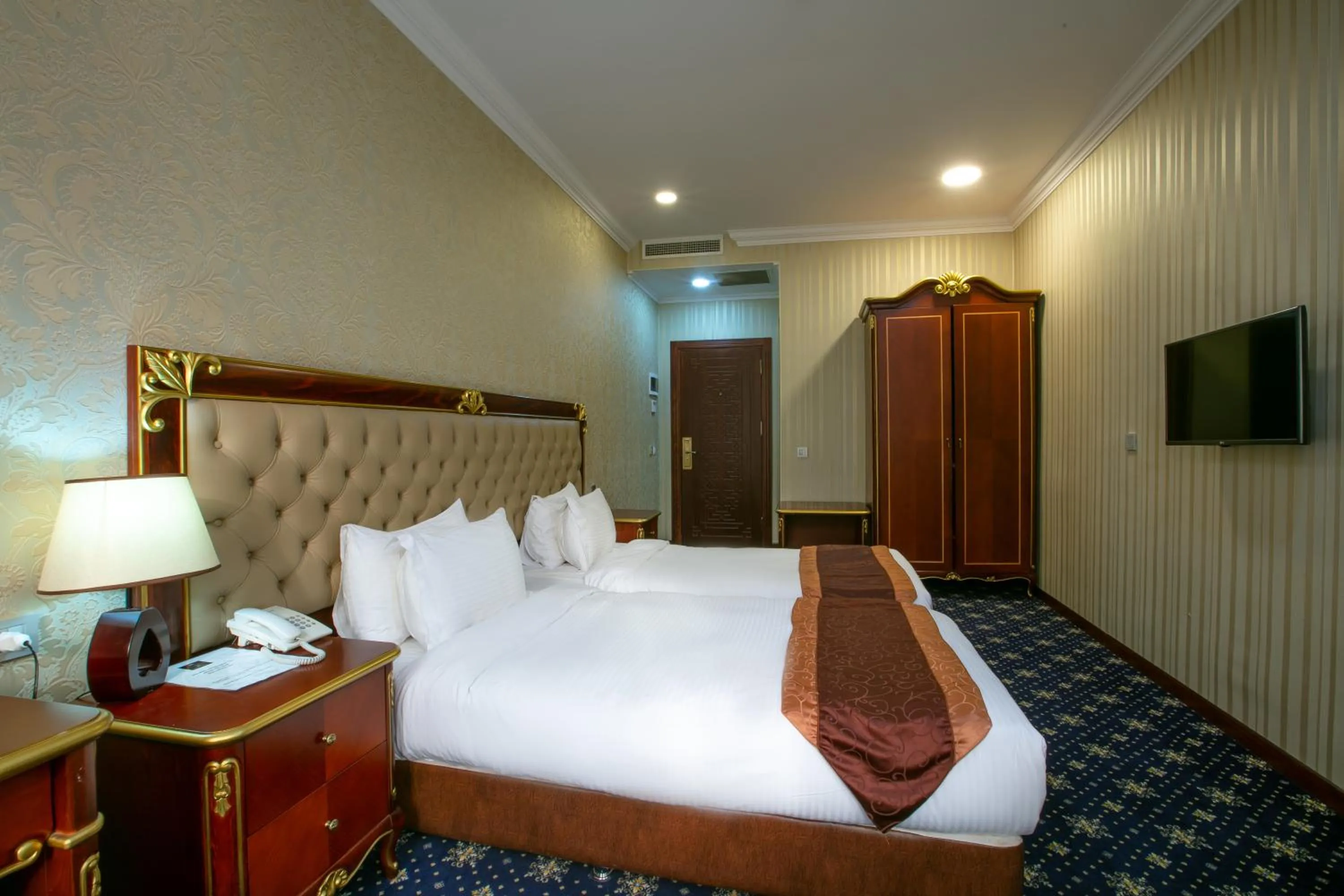 Bed in Shah Palace Luxury Museum Hotel