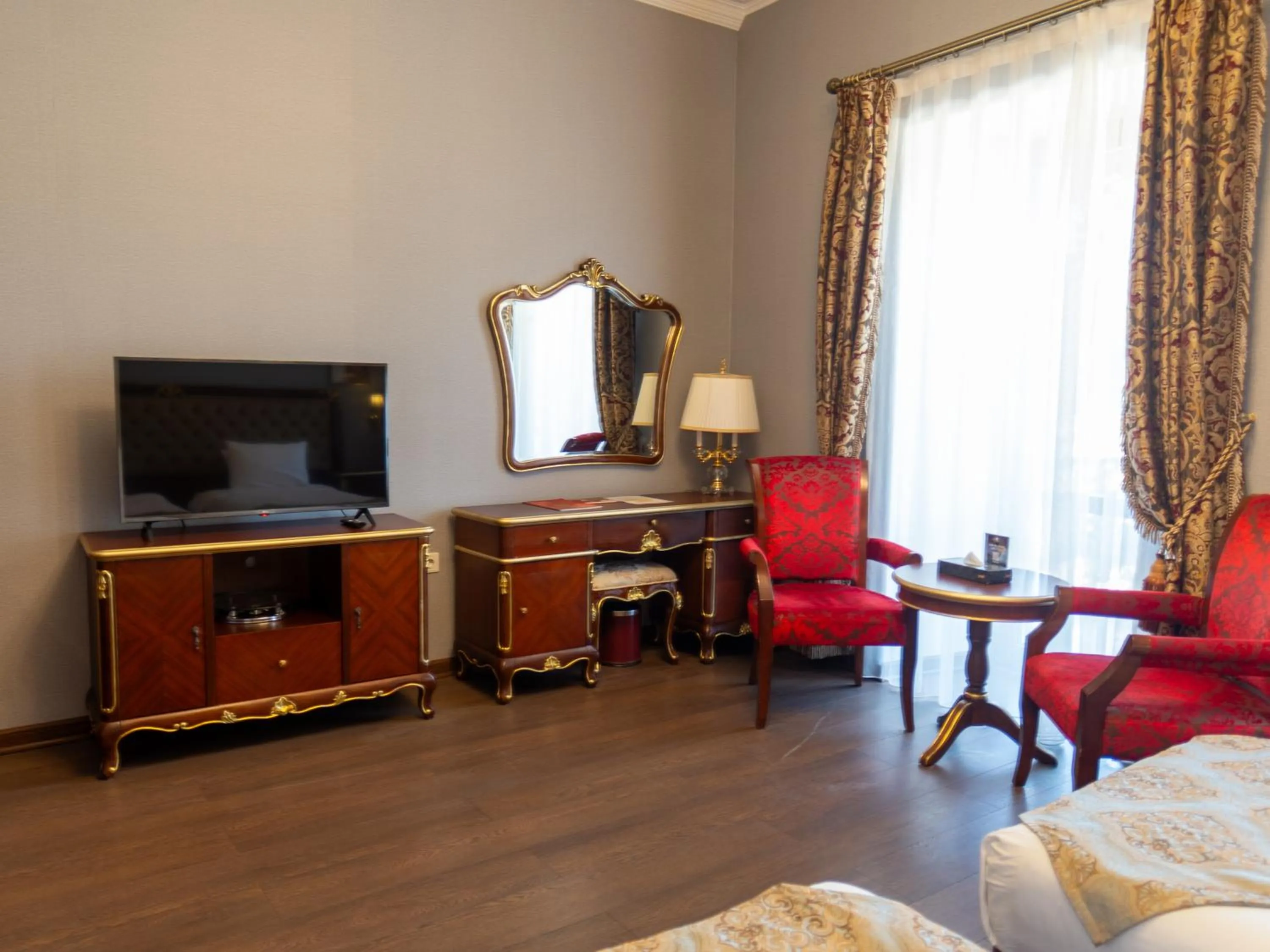 TV and multimedia in Shah Palace Luxury Museum Hotel