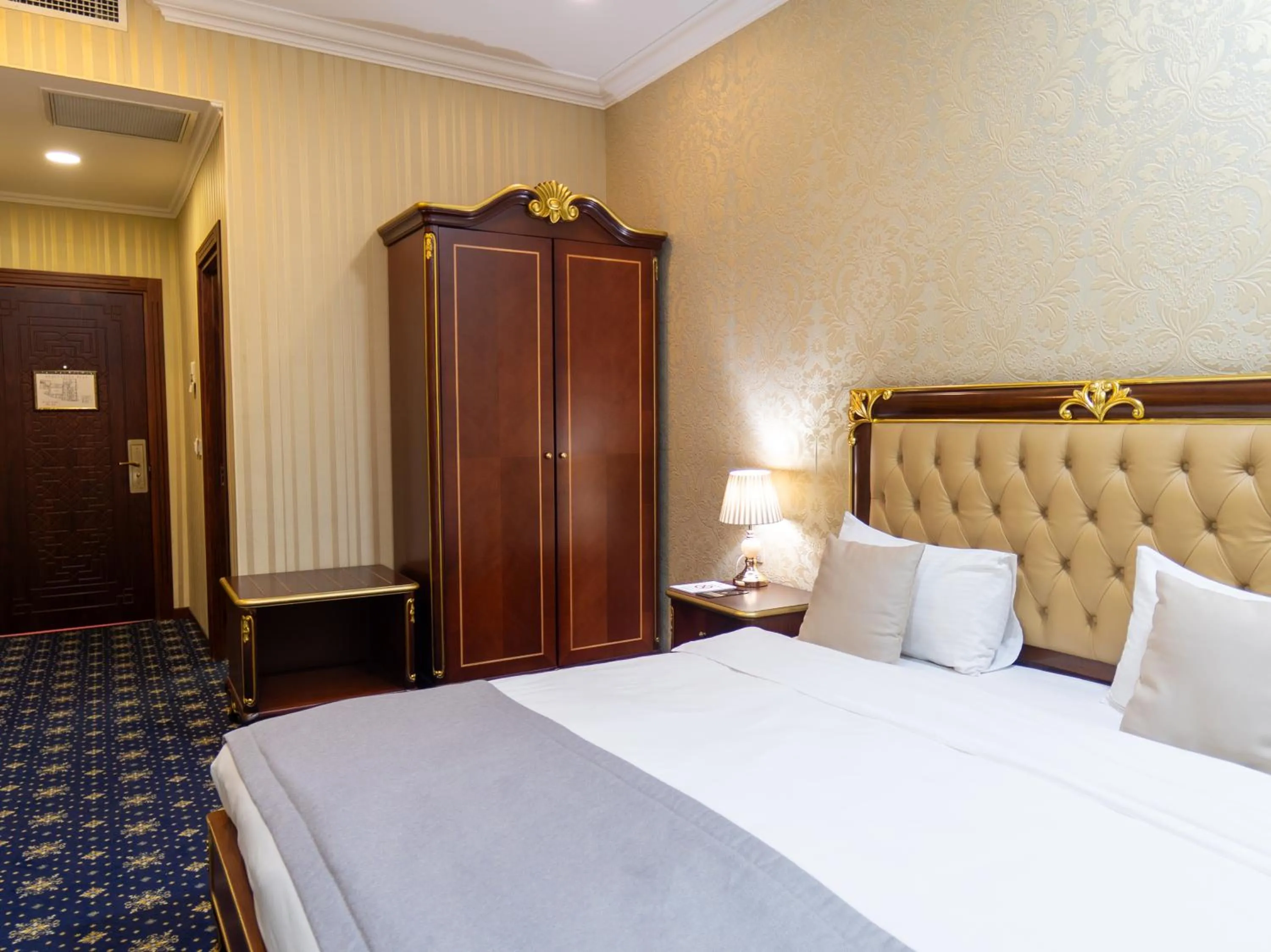 Photo of the whole room, Bed in Shah Palace Luxury Museum Hotel