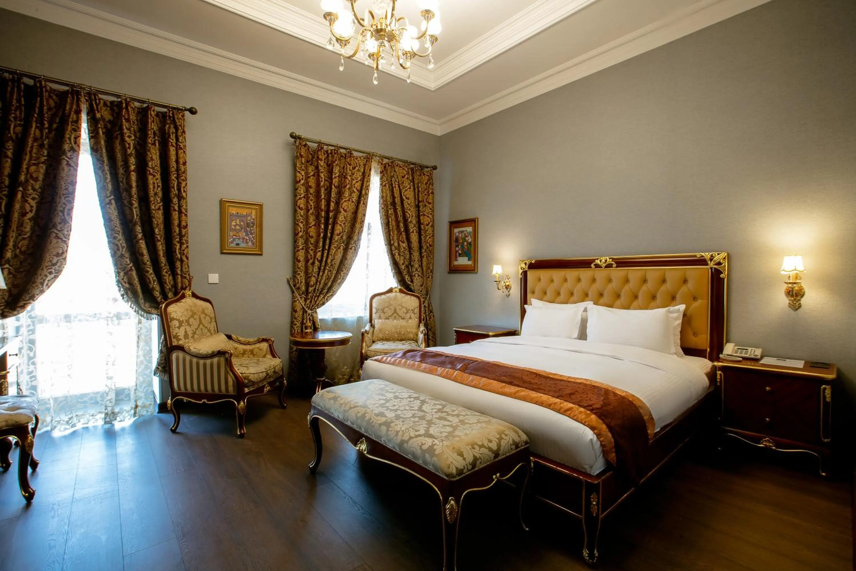 Bed in Shah Palace Luxury Museum Hotel