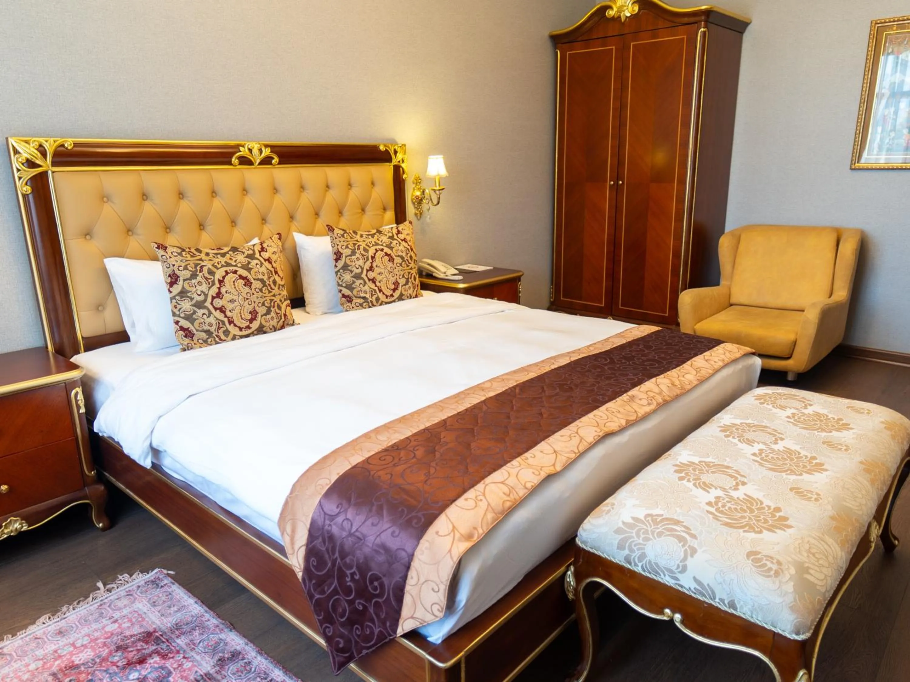 Bed in Shah Palace Luxury Museum Hotel