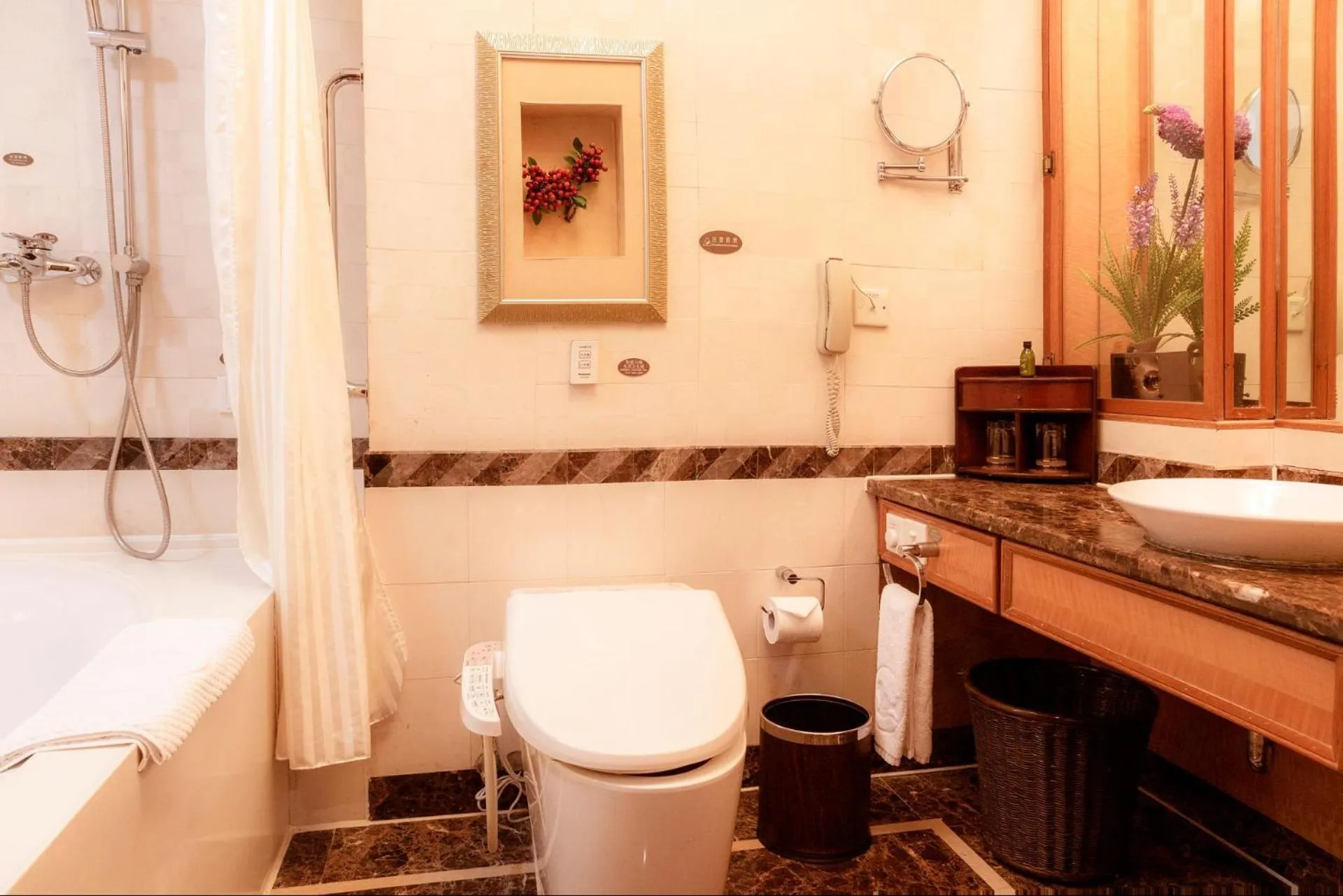 Bathroom in Golden Gulf Hotel Yantai