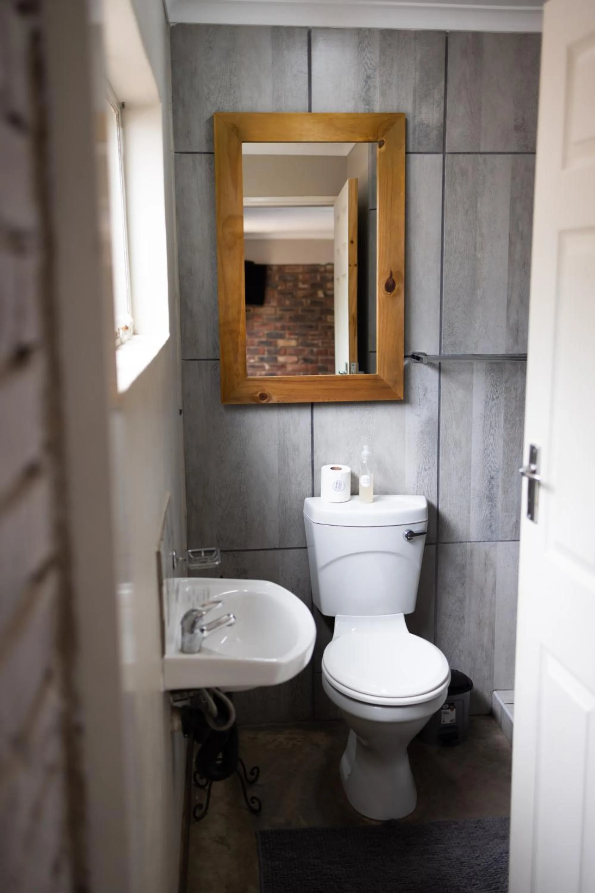 Bathroom in Opstal Guestfarm